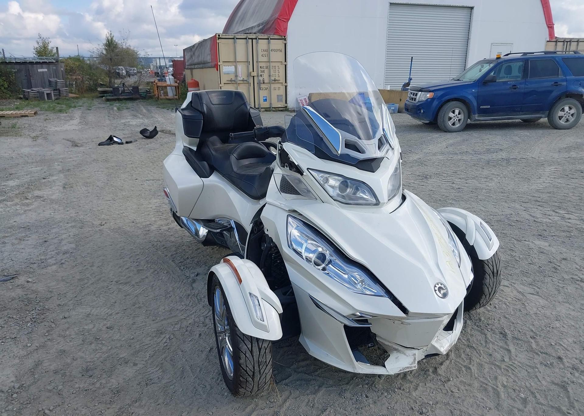 2014 CAN-AM SPYDER ROADSTER RT