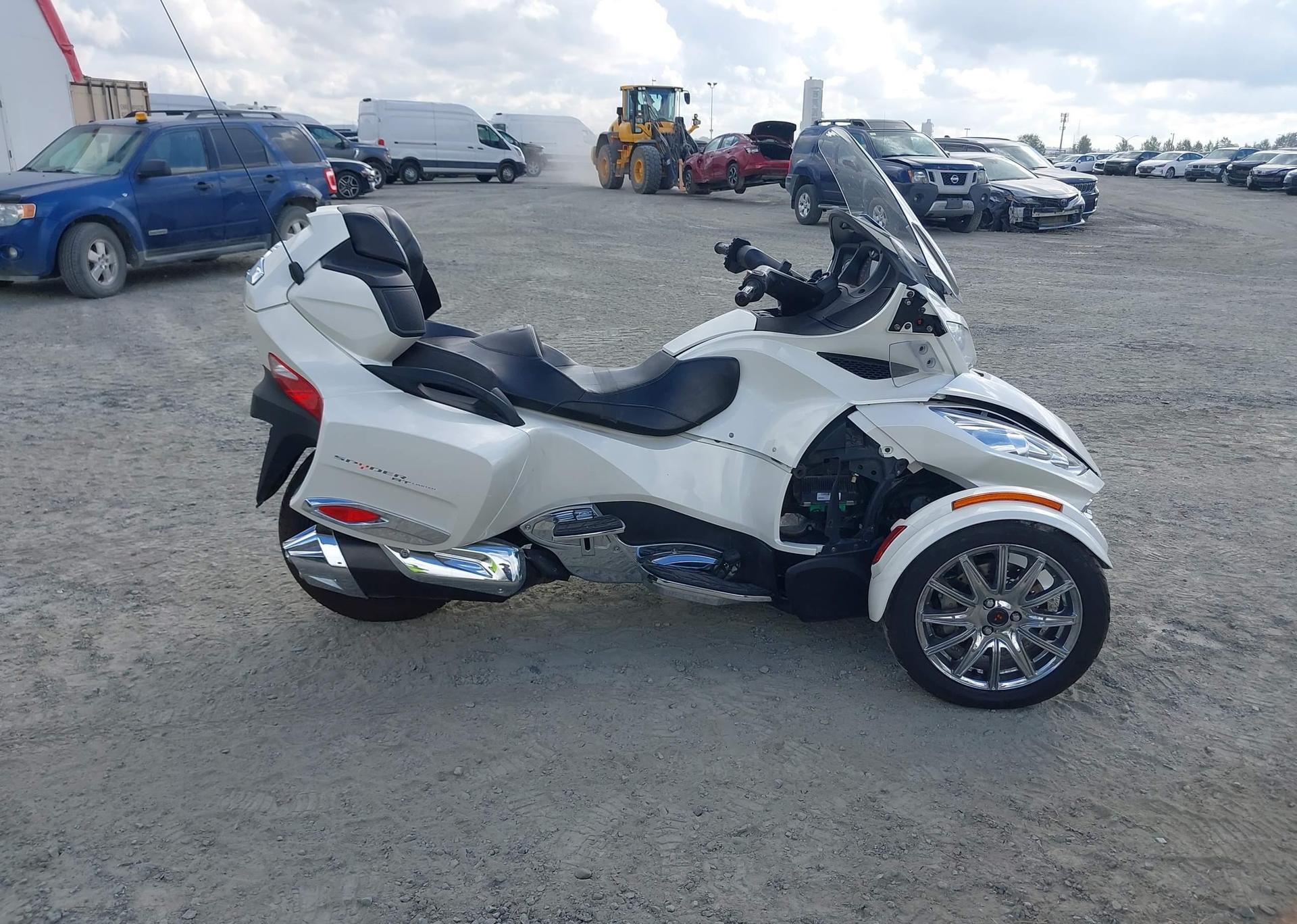2014 CAN-AM SPYDER ROADSTER RT