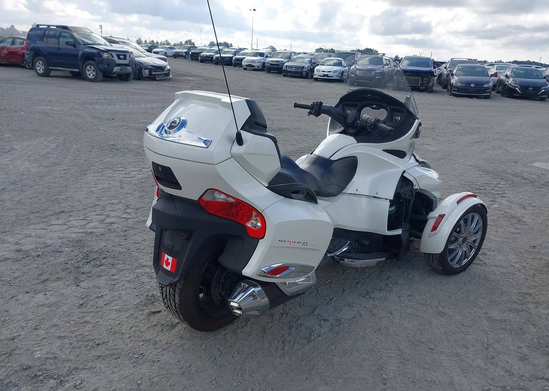 2014 CAN-AM SPYDER ROADSTER RT