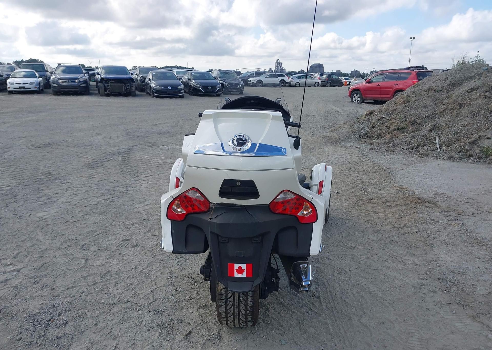 2014 CAN-AM SPYDER ROADSTER RT