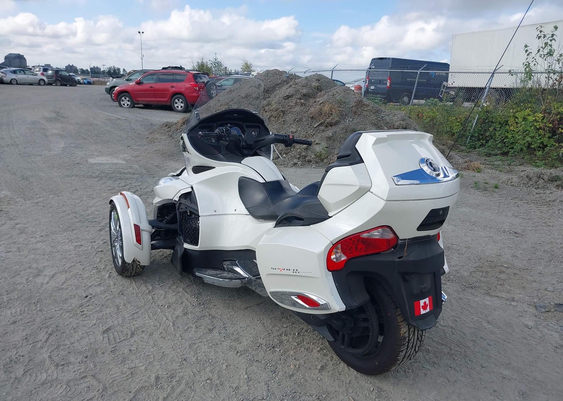 2014 CAN-AM SPYDER ROADSTER RT