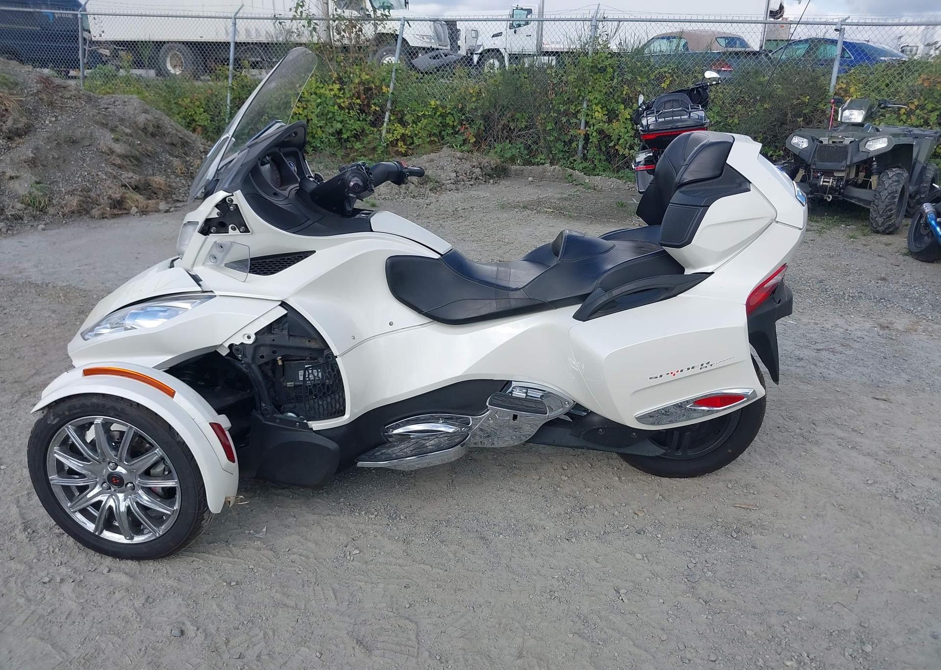 2014 CAN-AM SPYDER ROADSTER RT