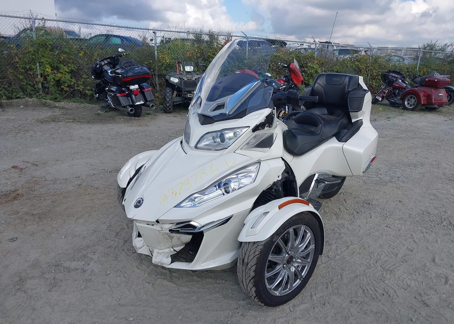 2014 CAN-AM SPYDER ROADSTER RT