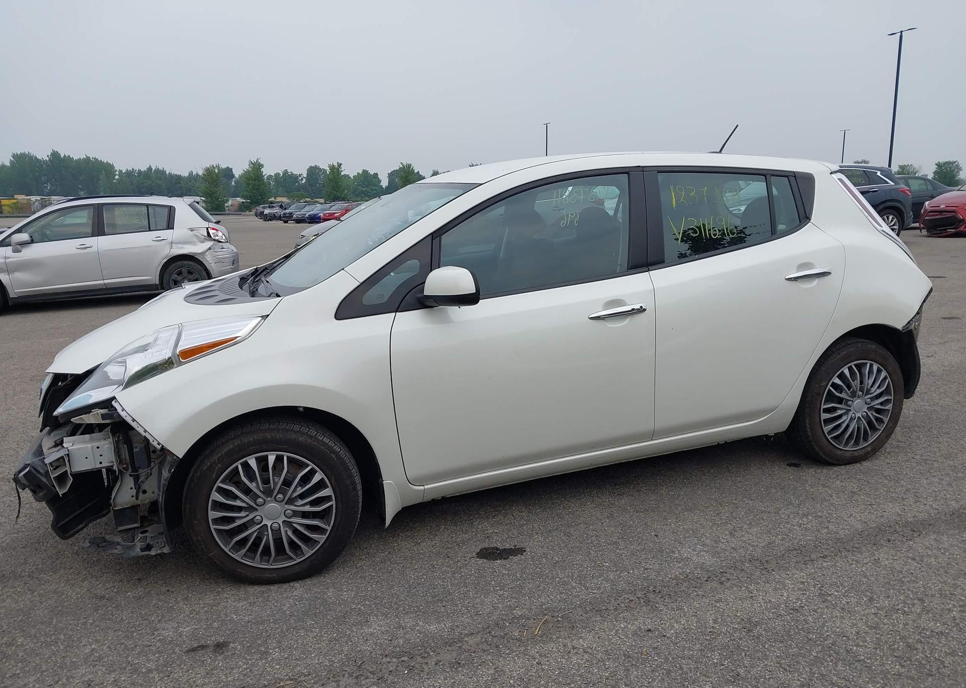 2016 NISSAN LEAF