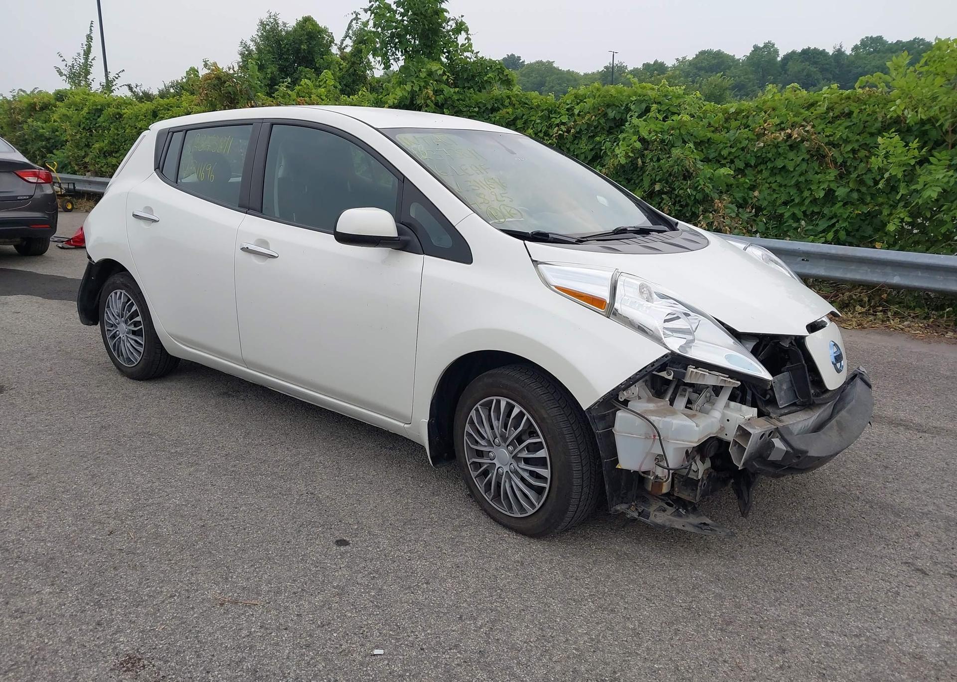 2016 NISSAN LEAF