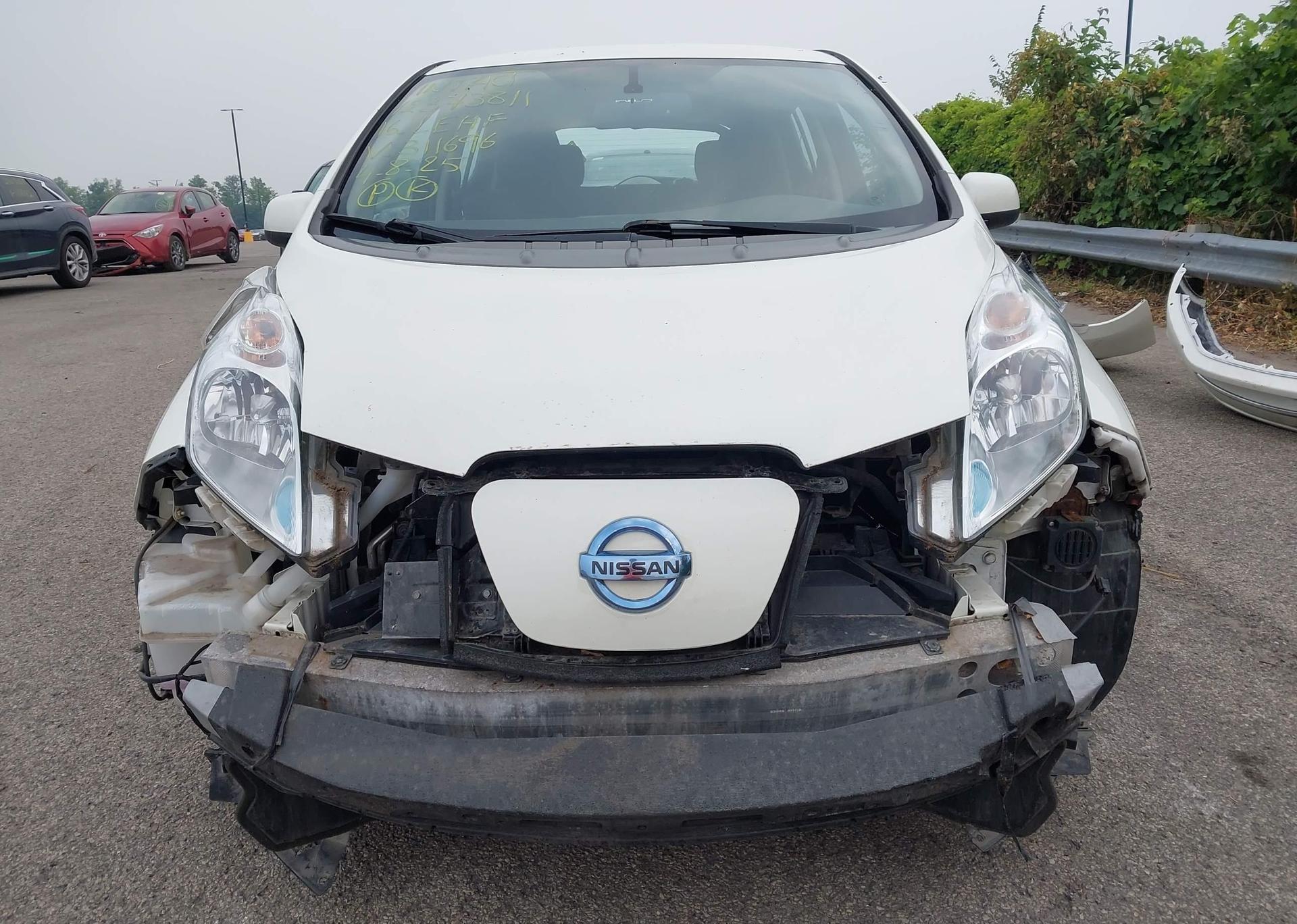 2016 NISSAN LEAF
