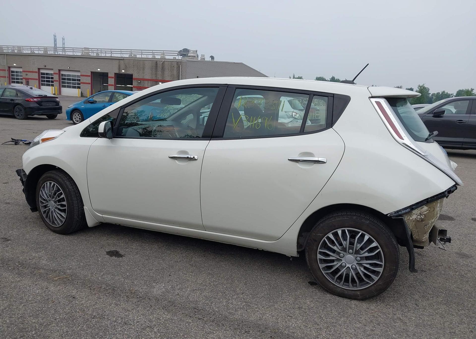 2016 NISSAN LEAF