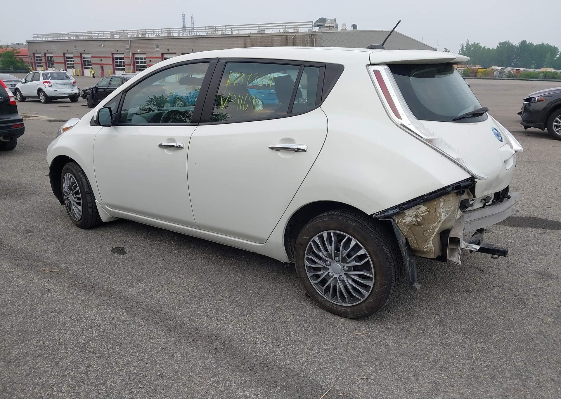 2016 NISSAN LEAF