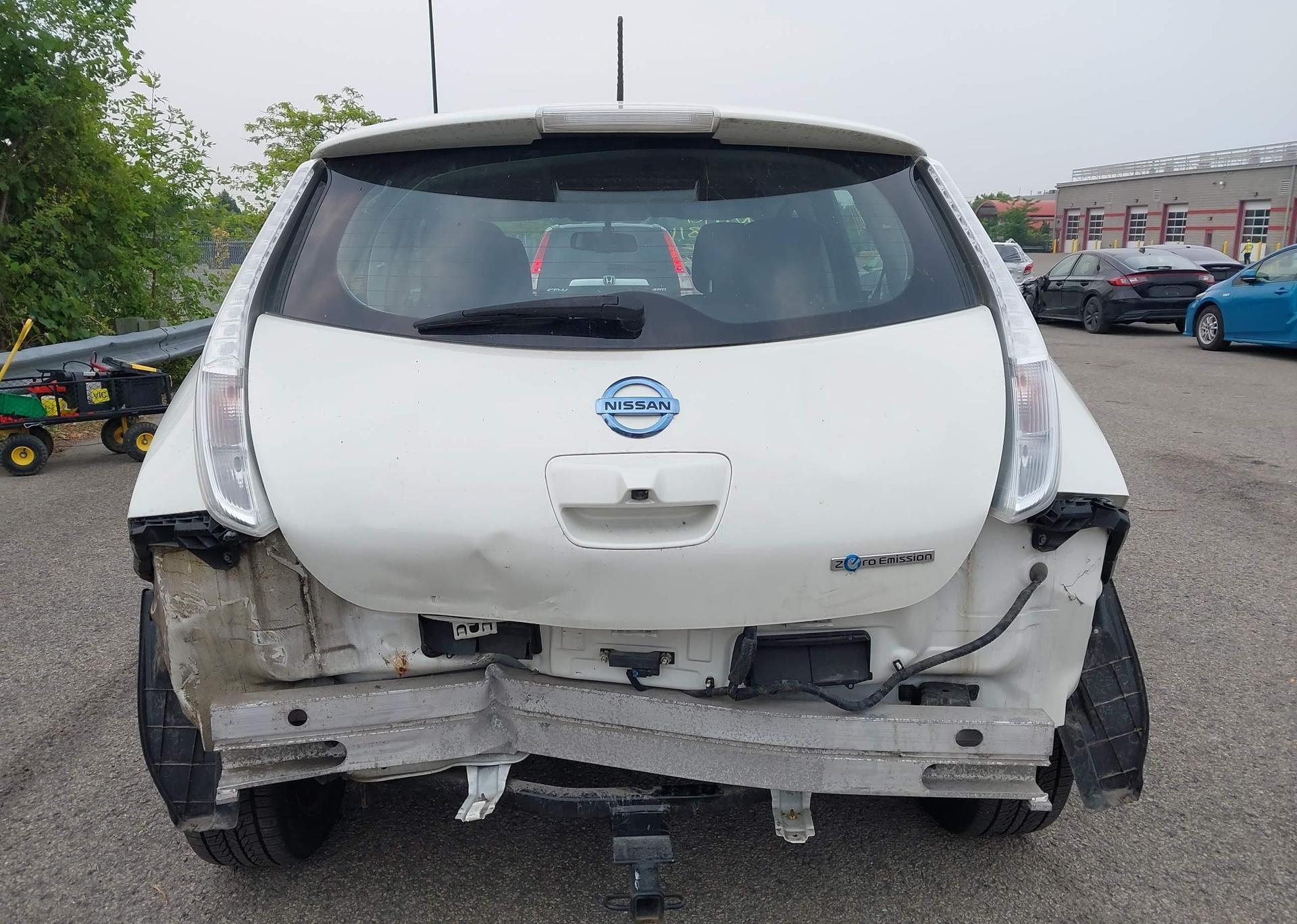 2016 NISSAN LEAF