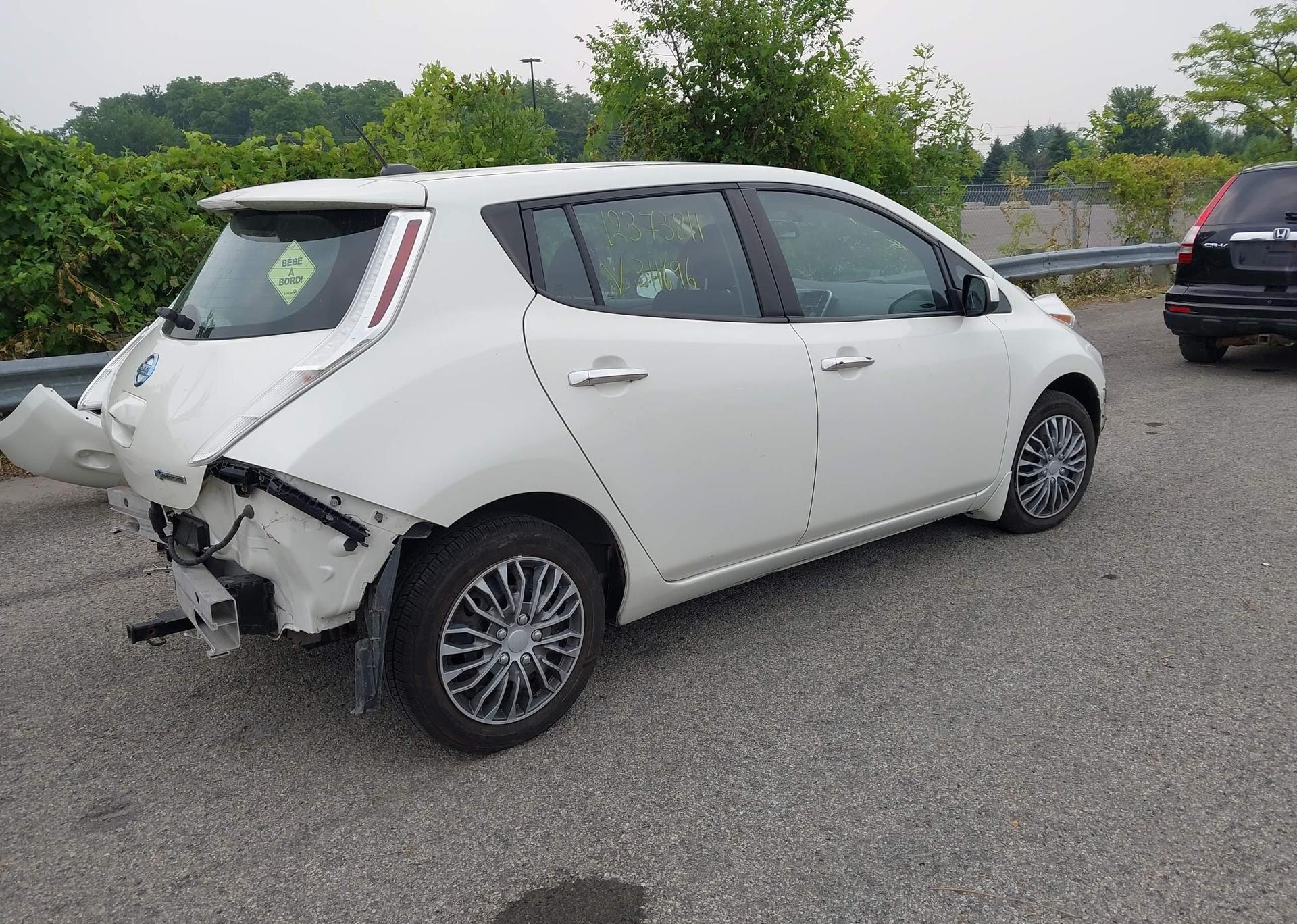 2016 NISSAN LEAF