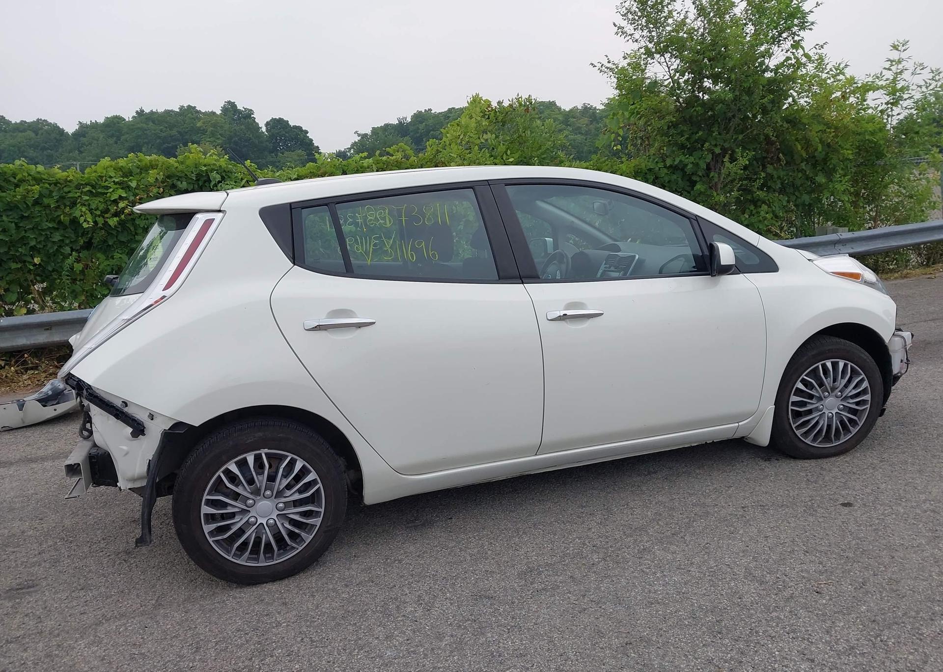 2016 NISSAN LEAF