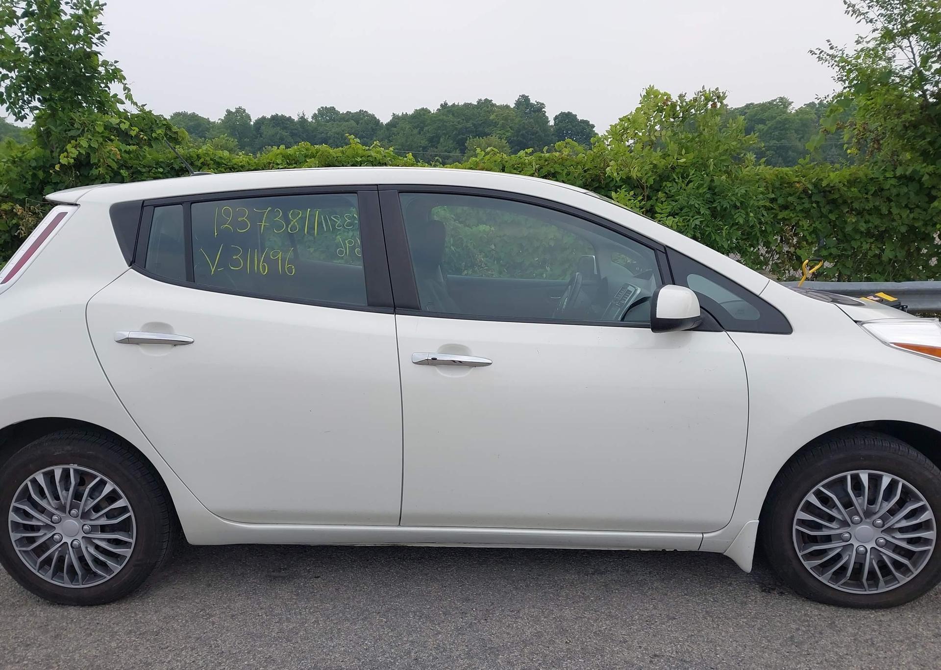 2016 NISSAN LEAF