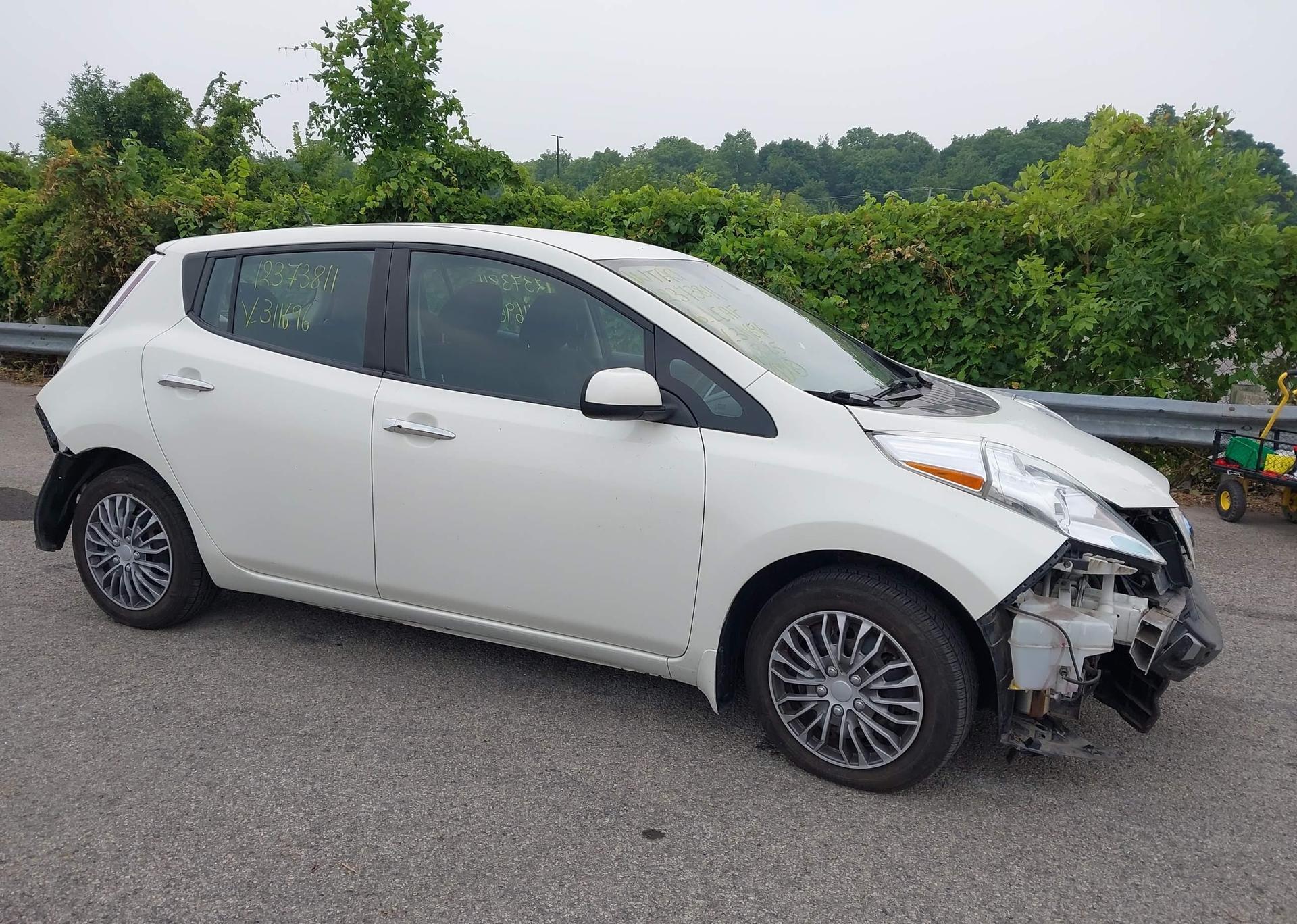 2016 NISSAN LEAF