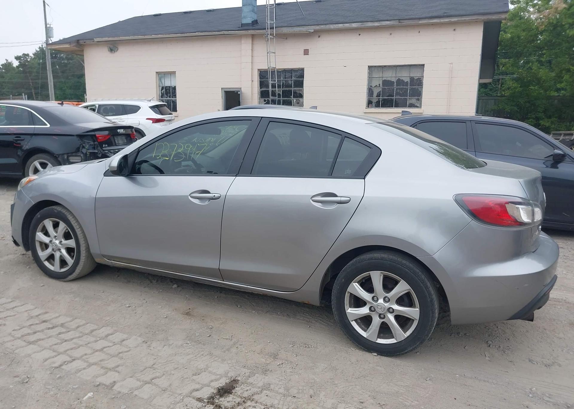 2011 MAZDA 3 I