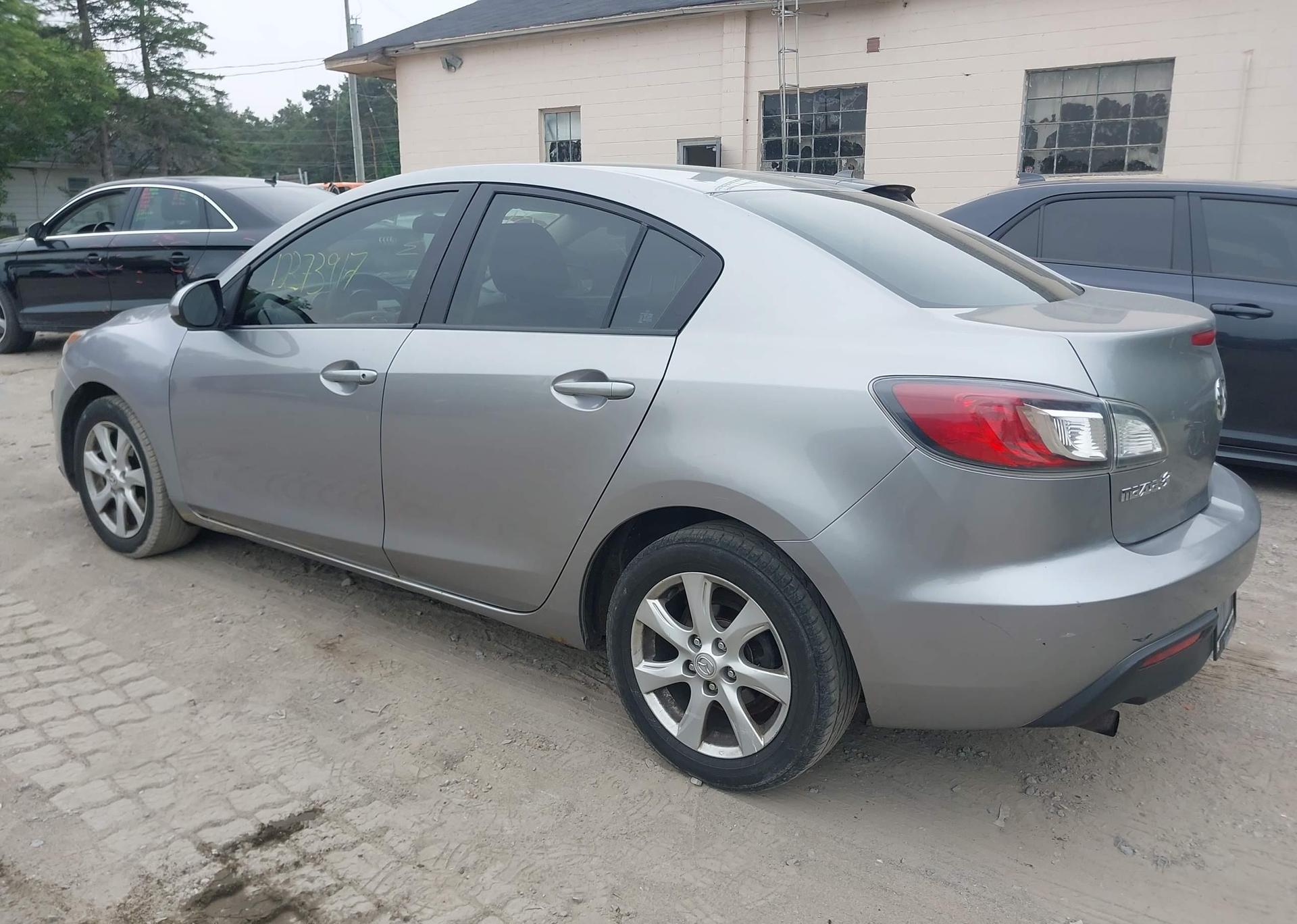 2011 MAZDA 3 I