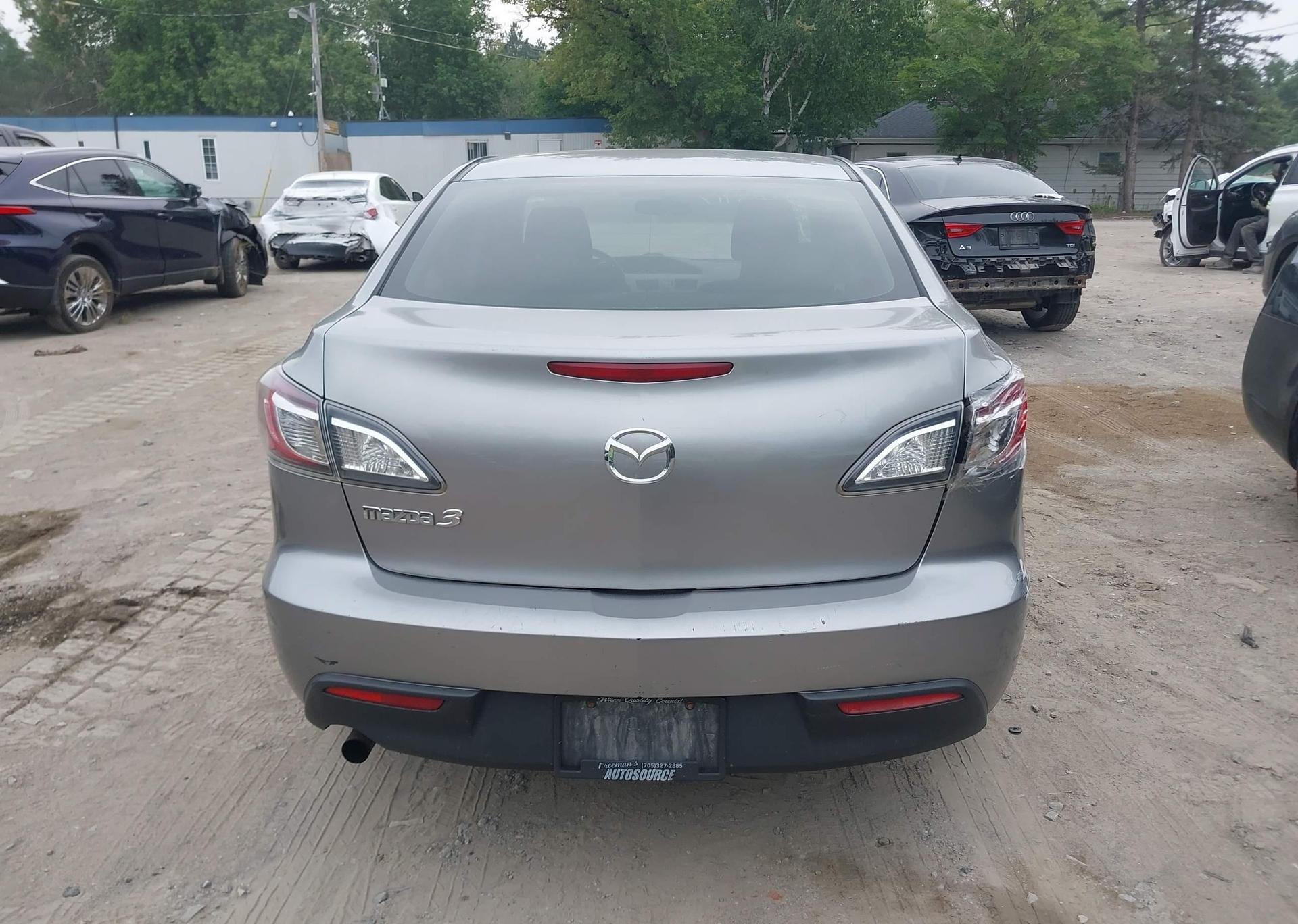 2011 MAZDA 3 I