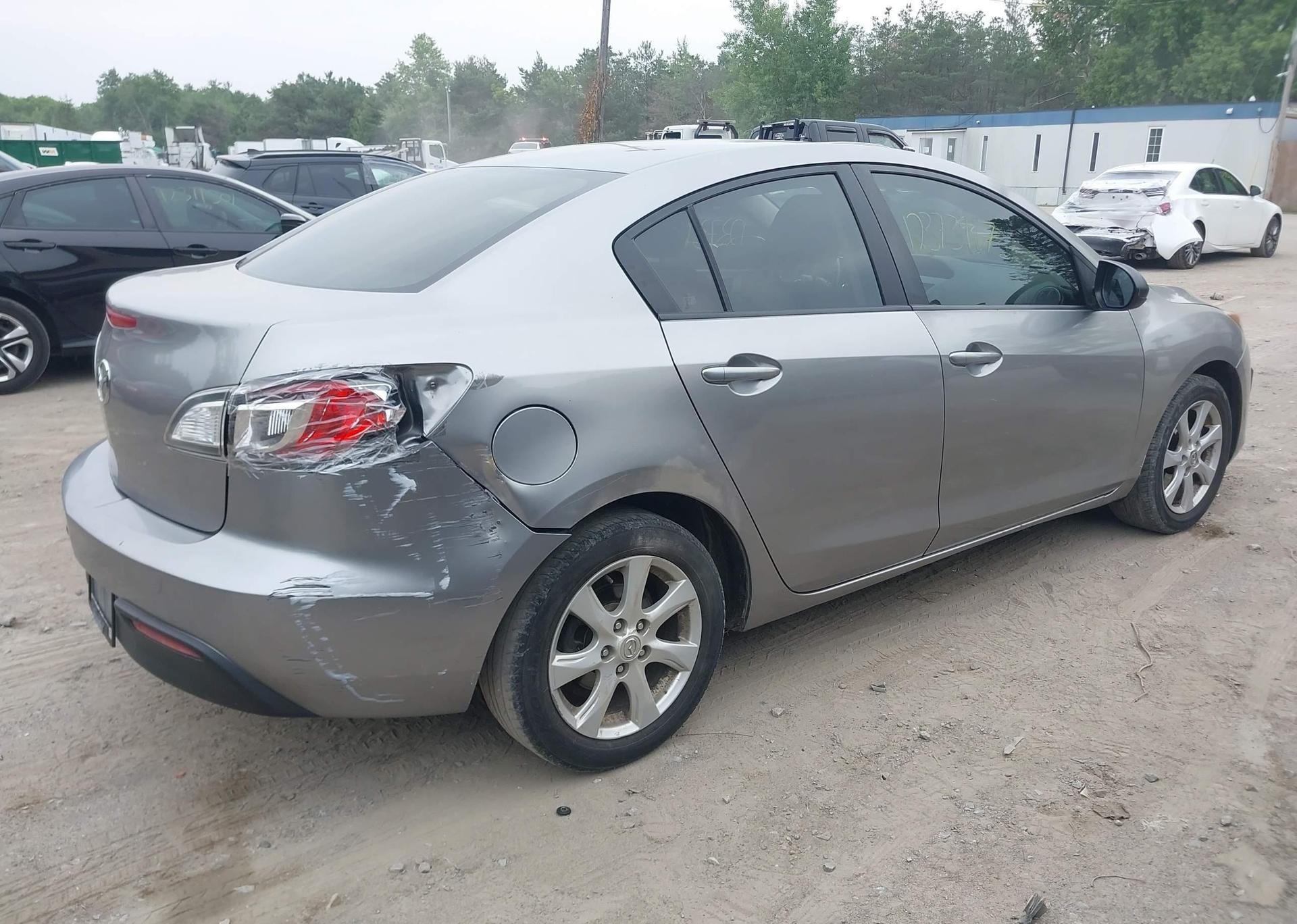 2011 MAZDA 3 I