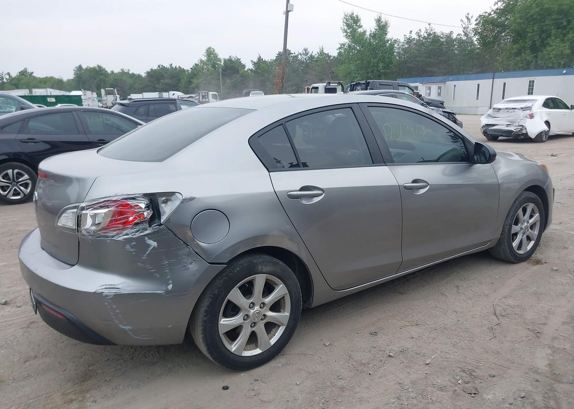 2011 MAZDA 3 I