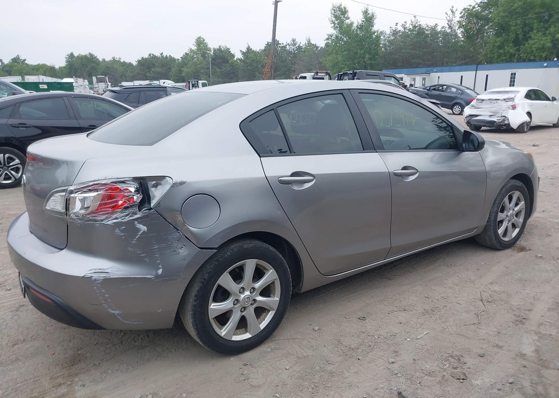 2011 MAZDA 3 I
