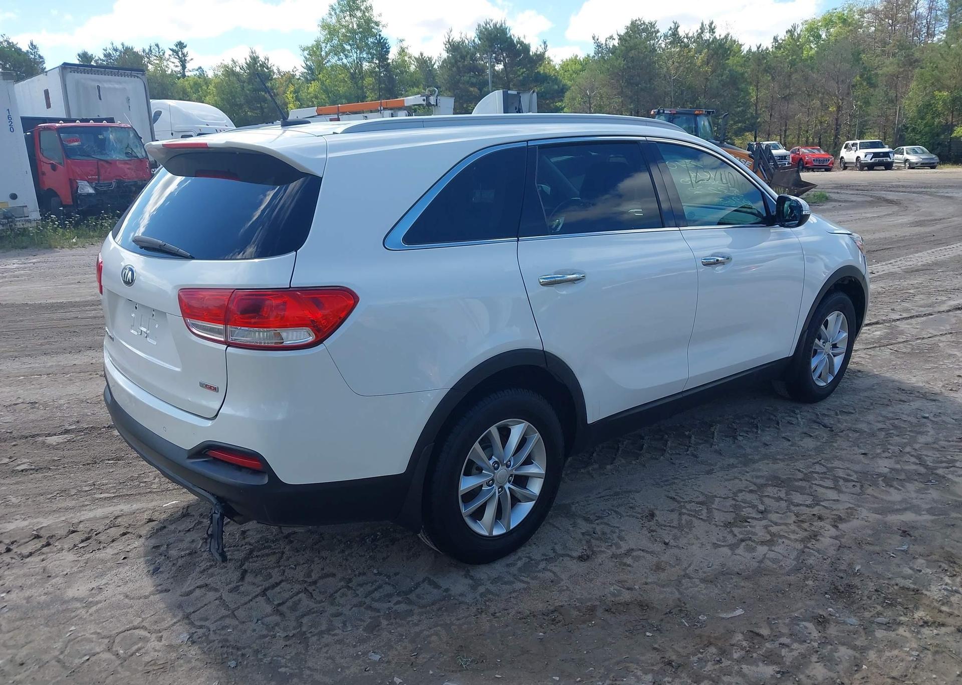 2016 KIA SORENTO LX