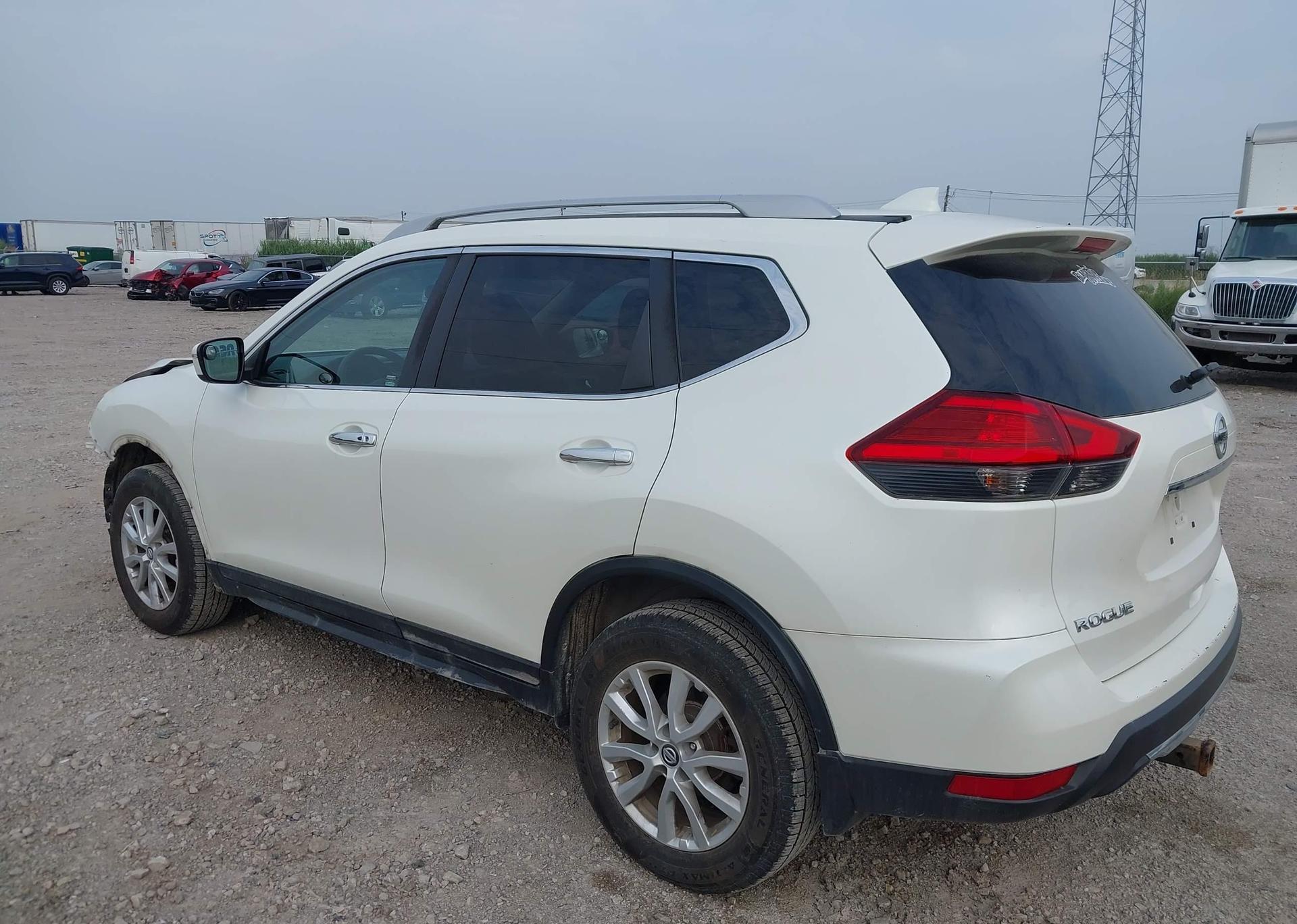2017 NISSAN ROGUE SV