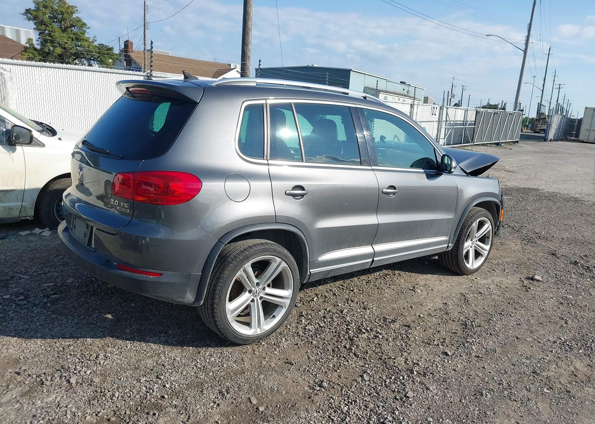 2014 VOLKSWAGEN TIGUAN S