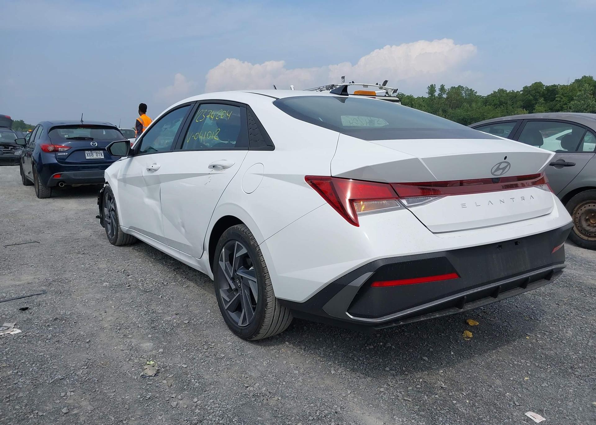 2025 HYUNDAI ELANTRA SEL SPORT