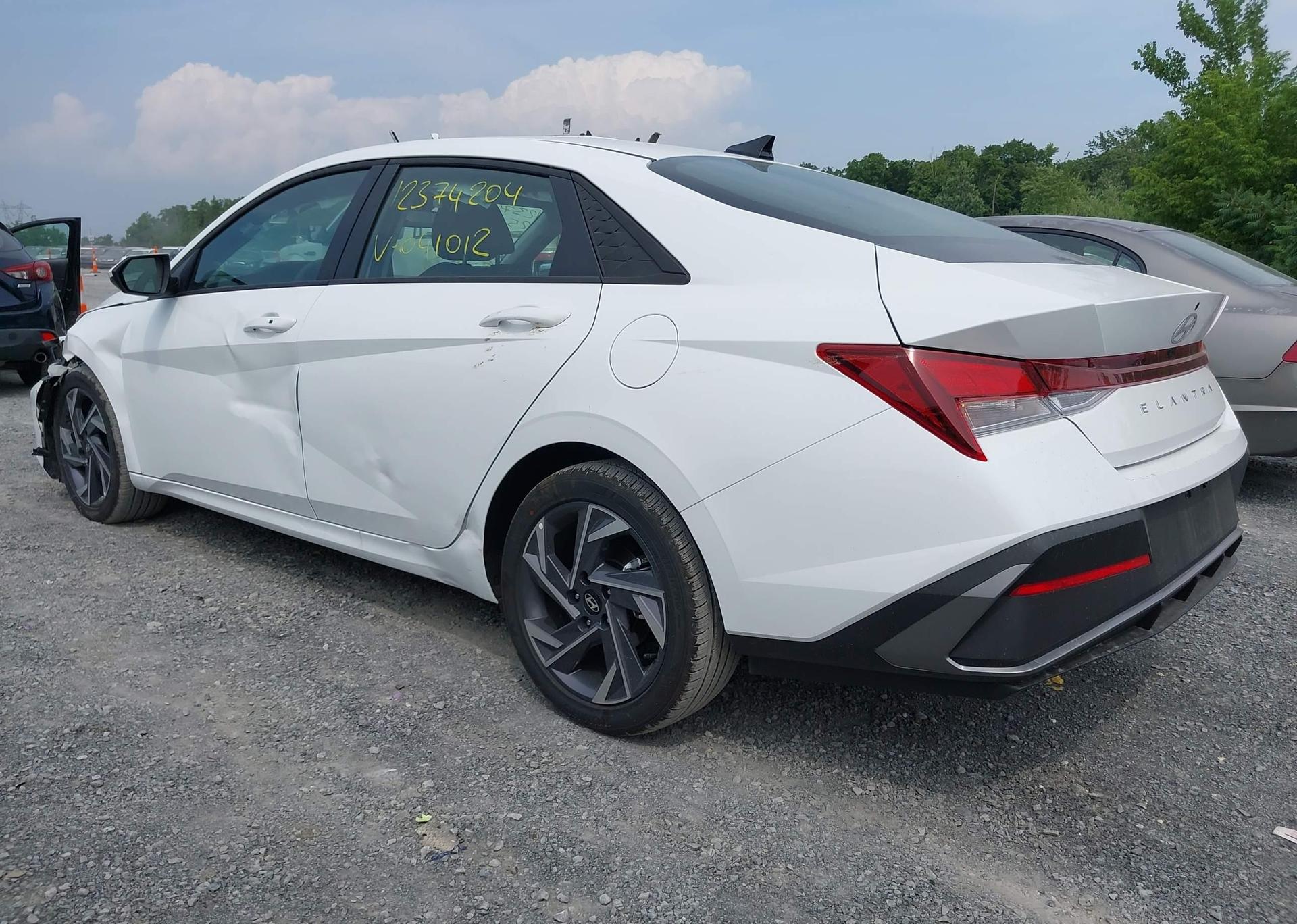2025 HYUNDAI ELANTRA SEL SPORT