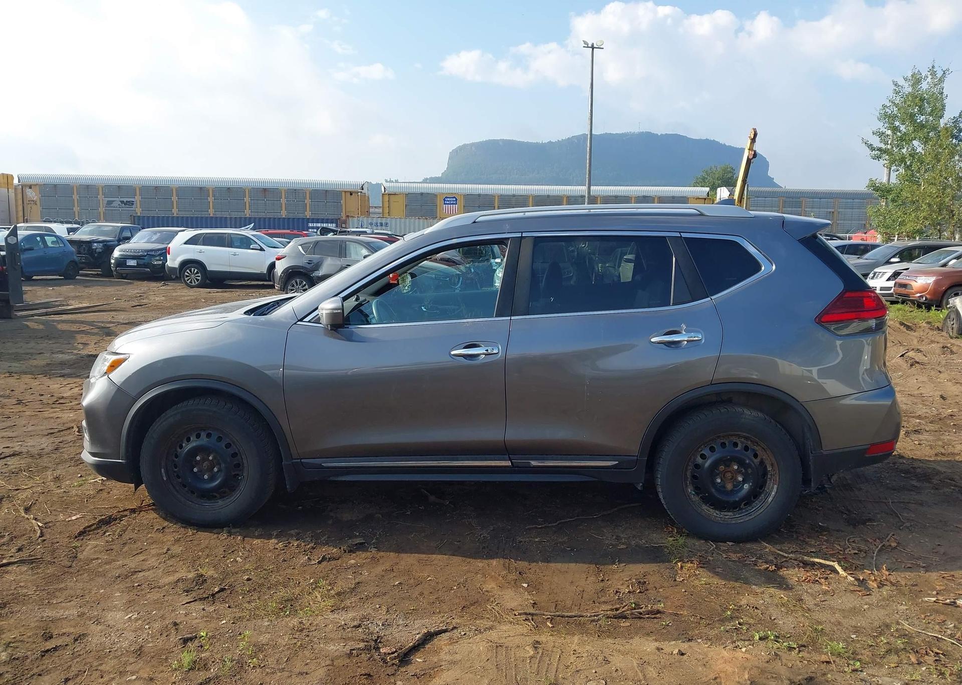 2017 NISSAN ROGUE SV