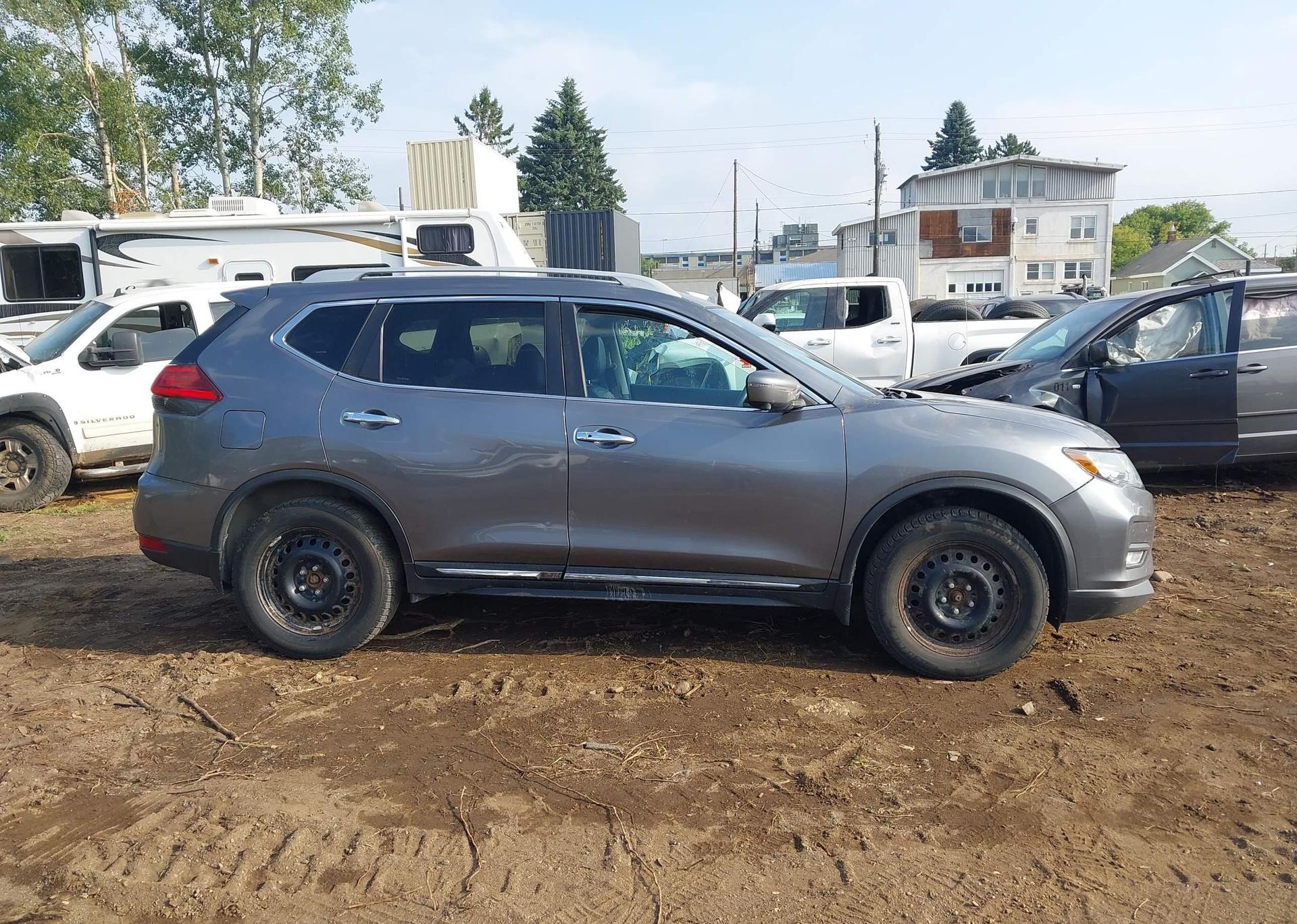 2017 NISSAN ROGUE SV