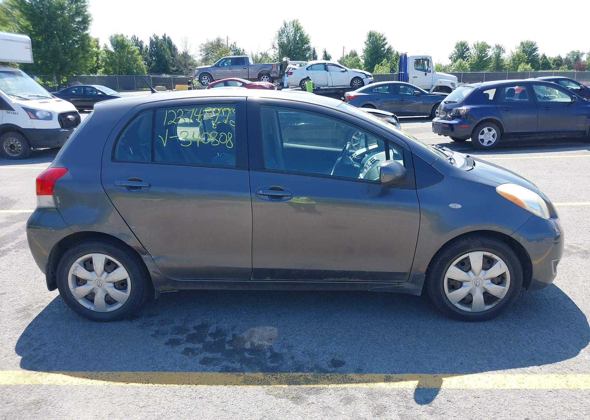 2011 TOYOTA YARIS