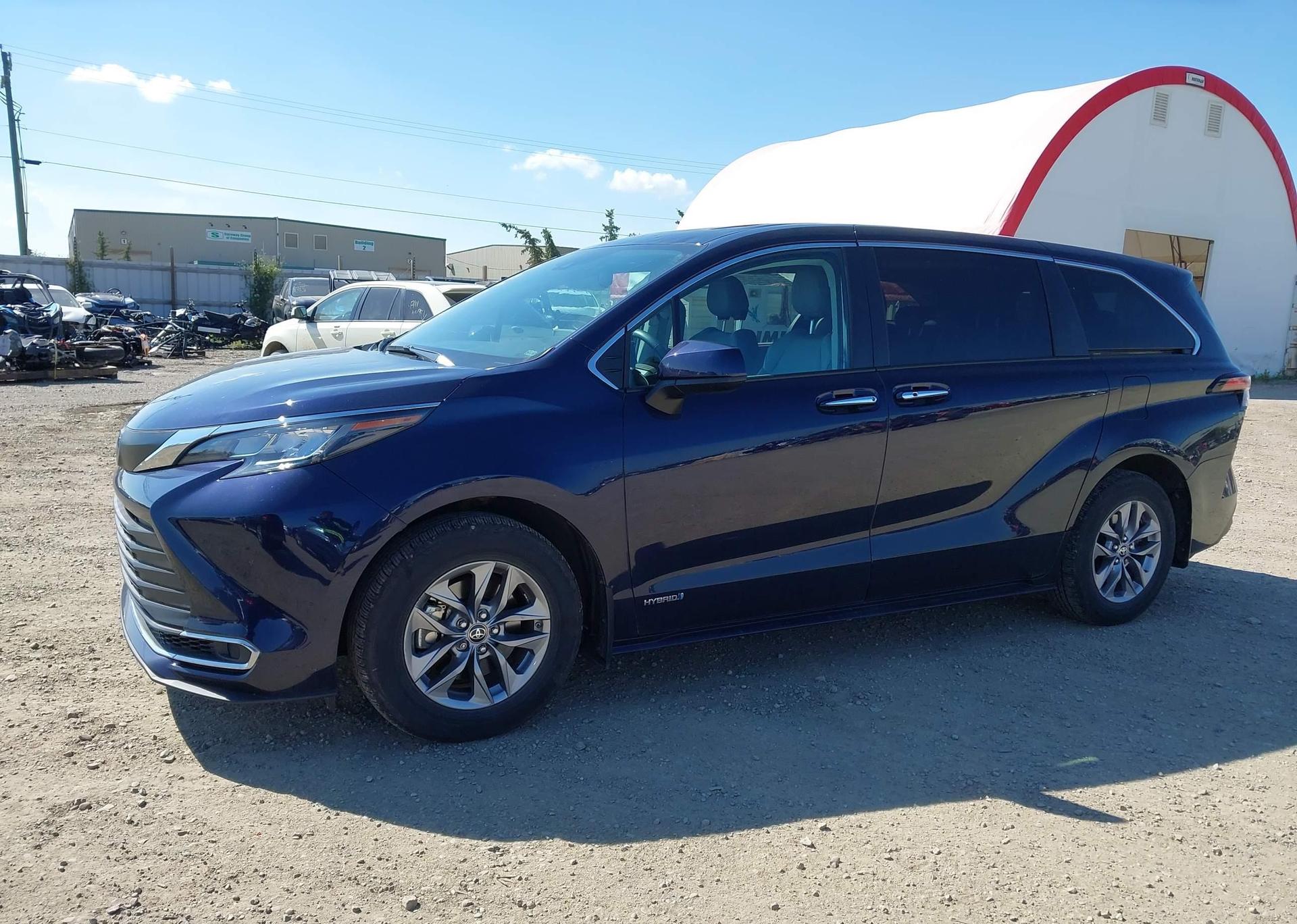 2021 TOYOTA SIENNA XLE 8-PASSENGER