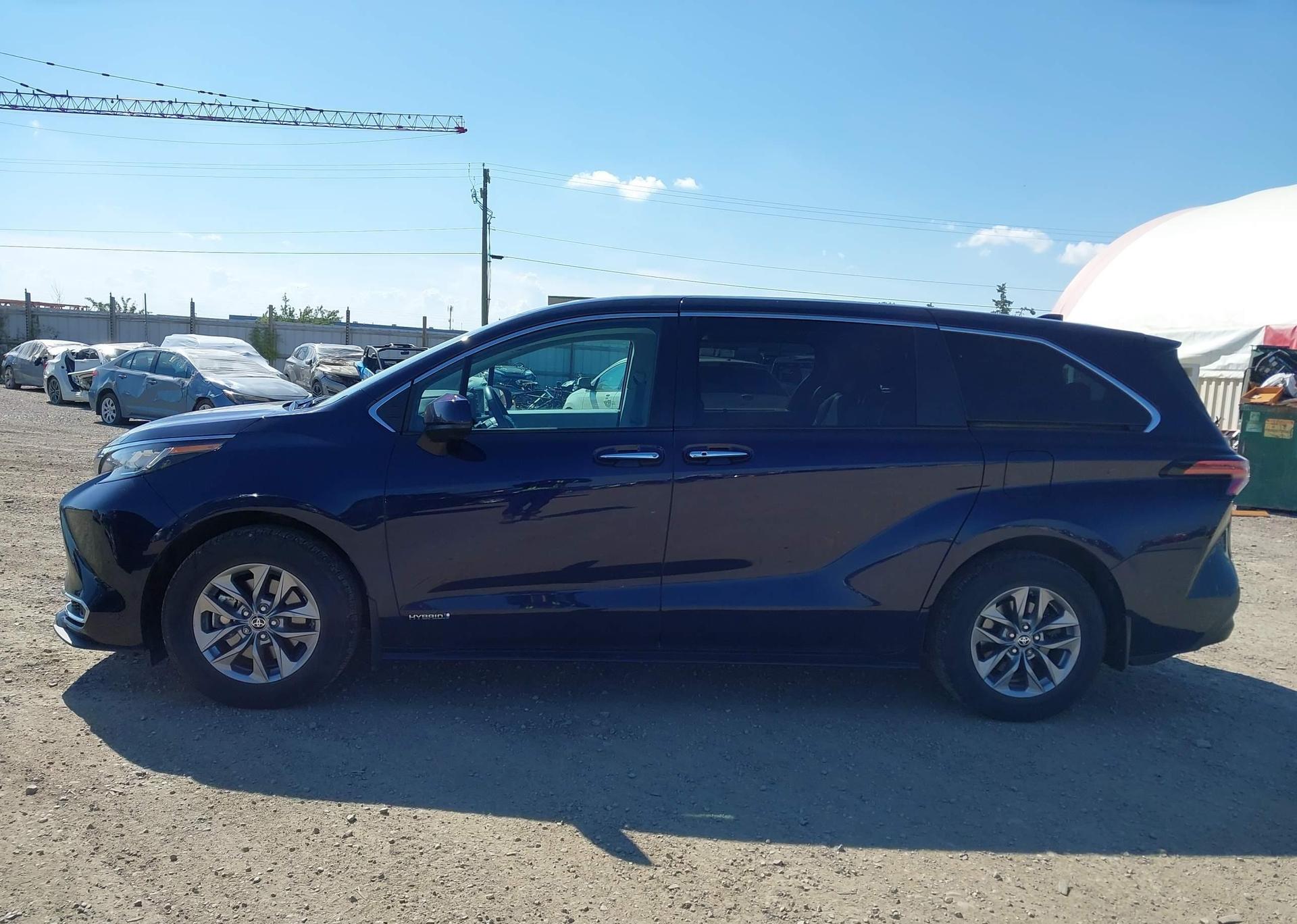 2021 TOYOTA SIENNA XLE 8-PASSENGER