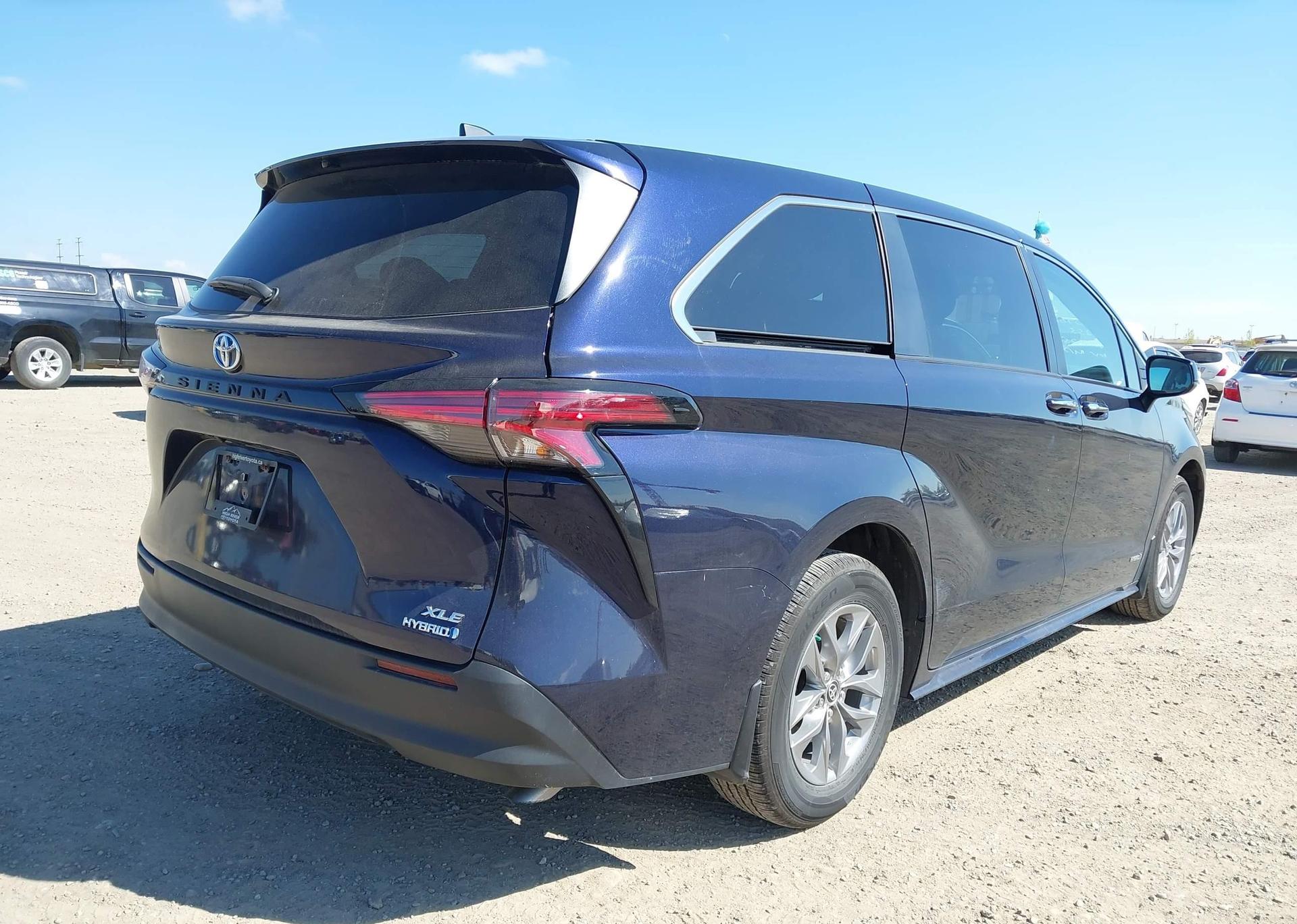 2021 TOYOTA SIENNA XLE 8-PASSENGER