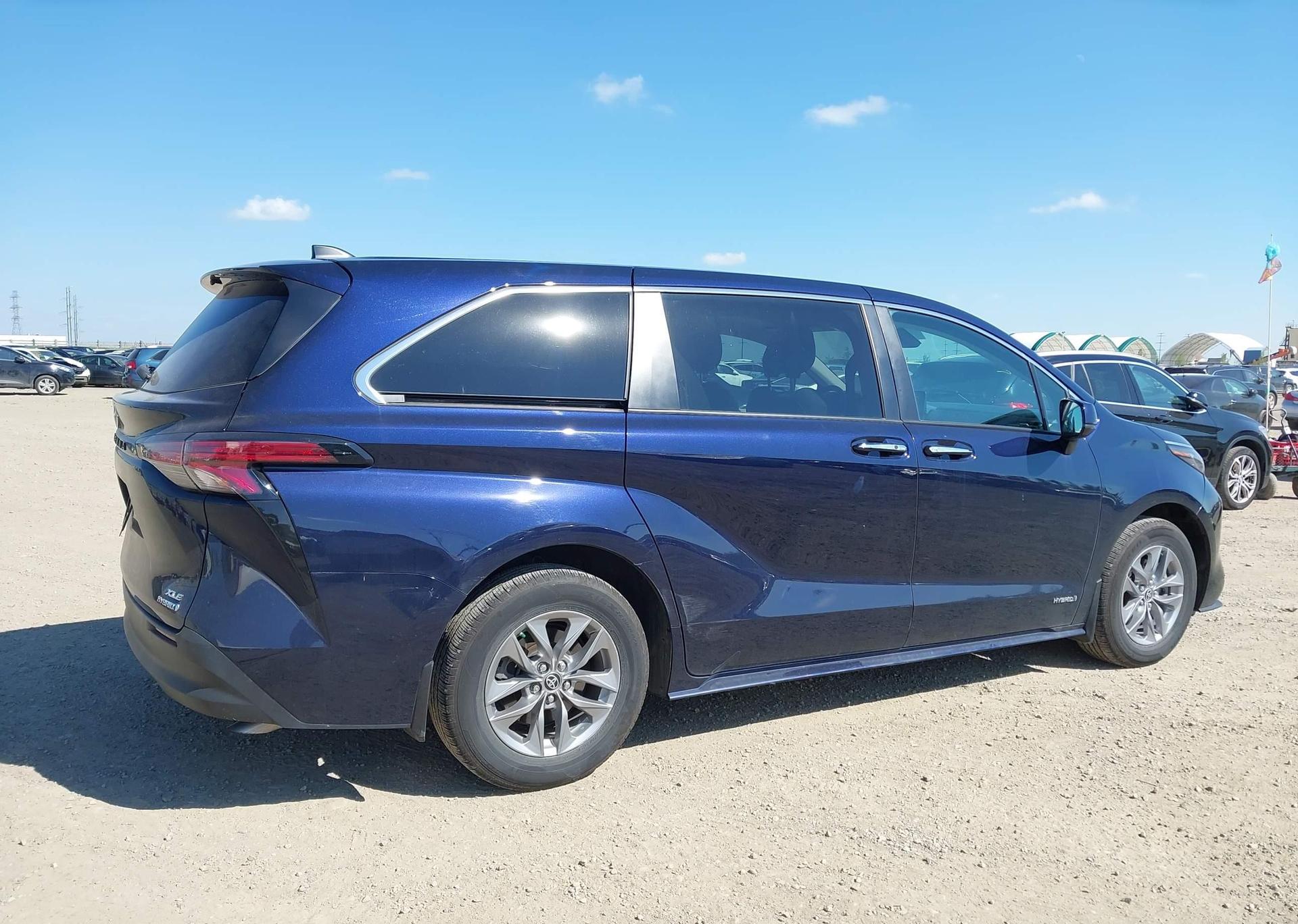 2021 TOYOTA SIENNA XLE 8-PASSENGER