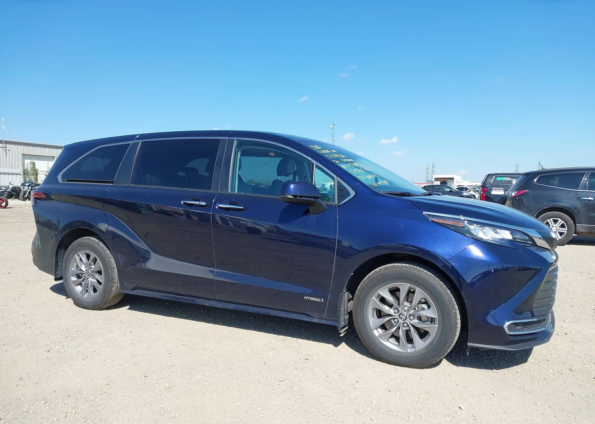 2021 TOYOTA SIENNA XLE 8-PASSENGER