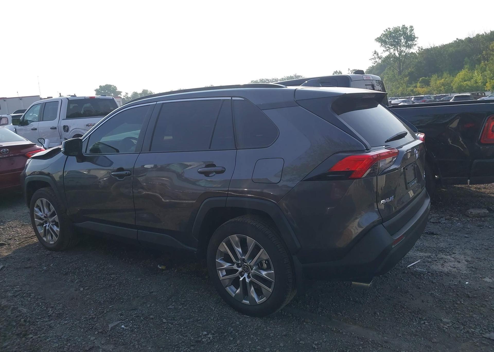 2025 TOYOTA RAV4 XLE