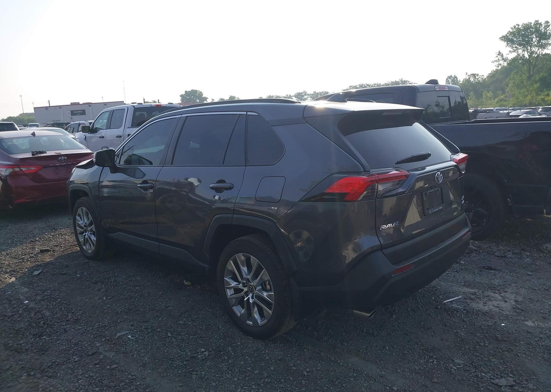 2025 TOYOTA RAV4 XLE