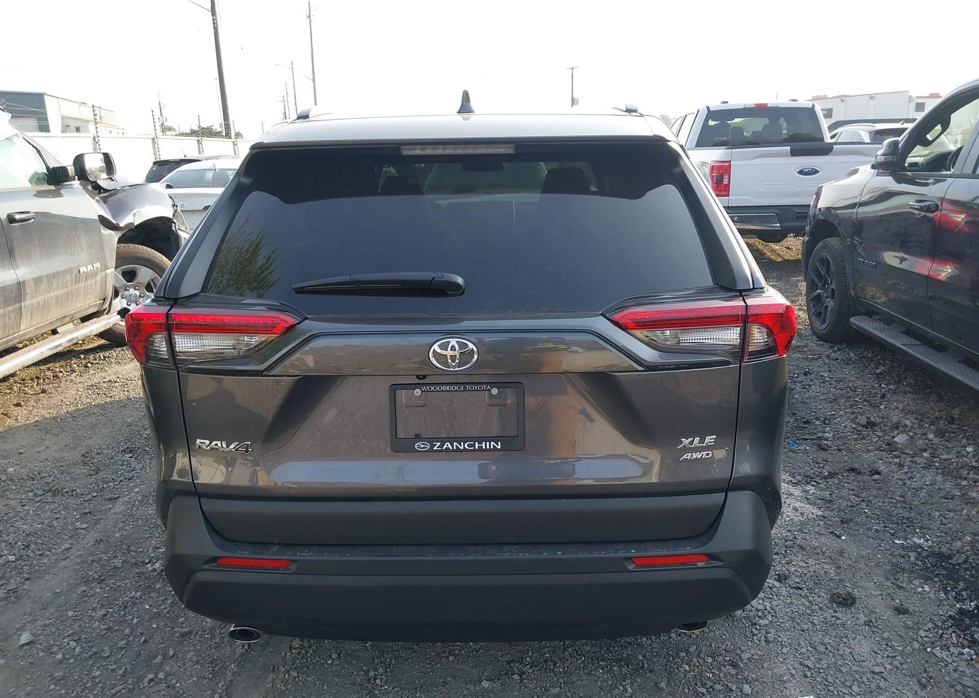 2025 TOYOTA RAV4 XLE