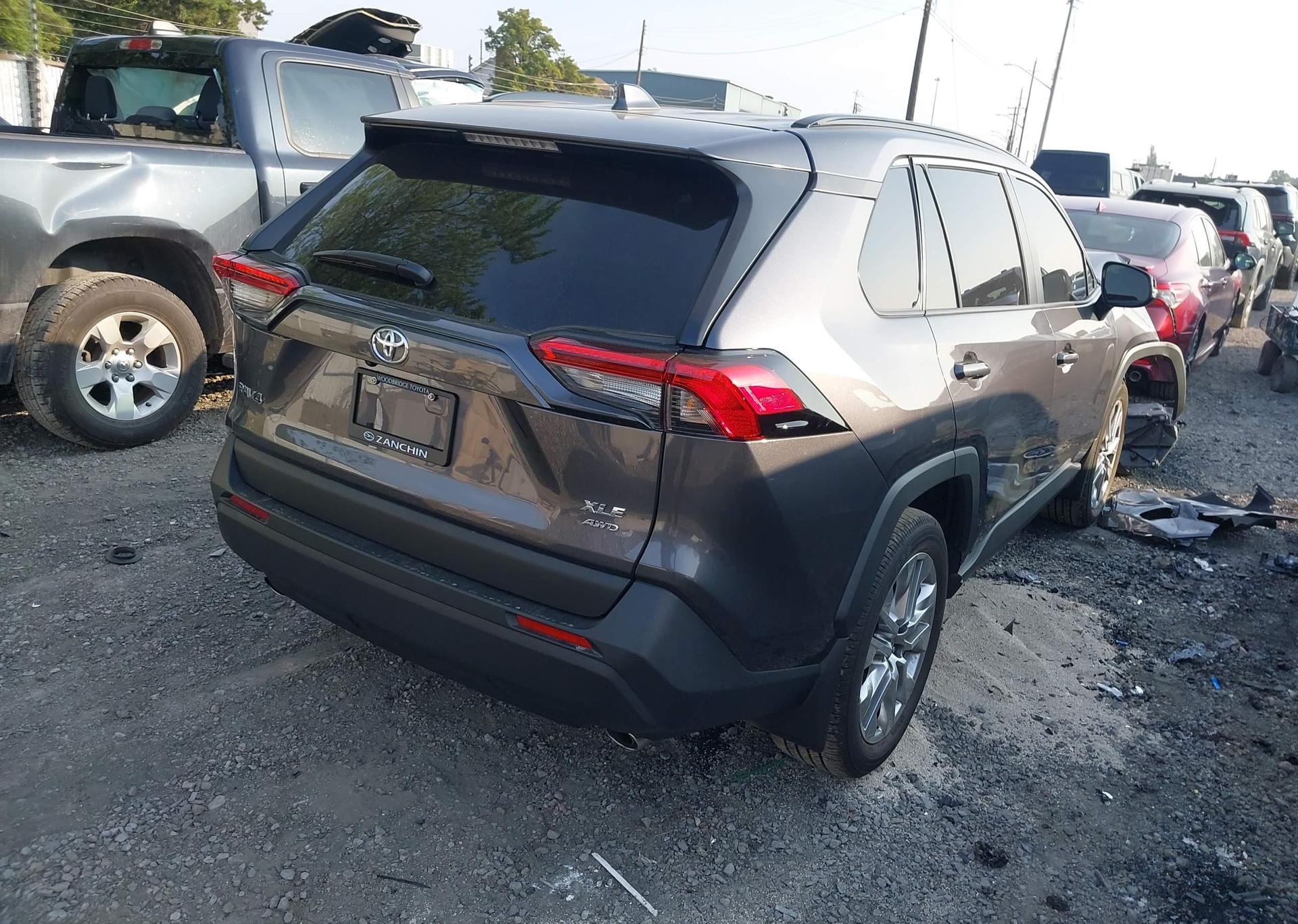 2025 TOYOTA RAV4 XLE