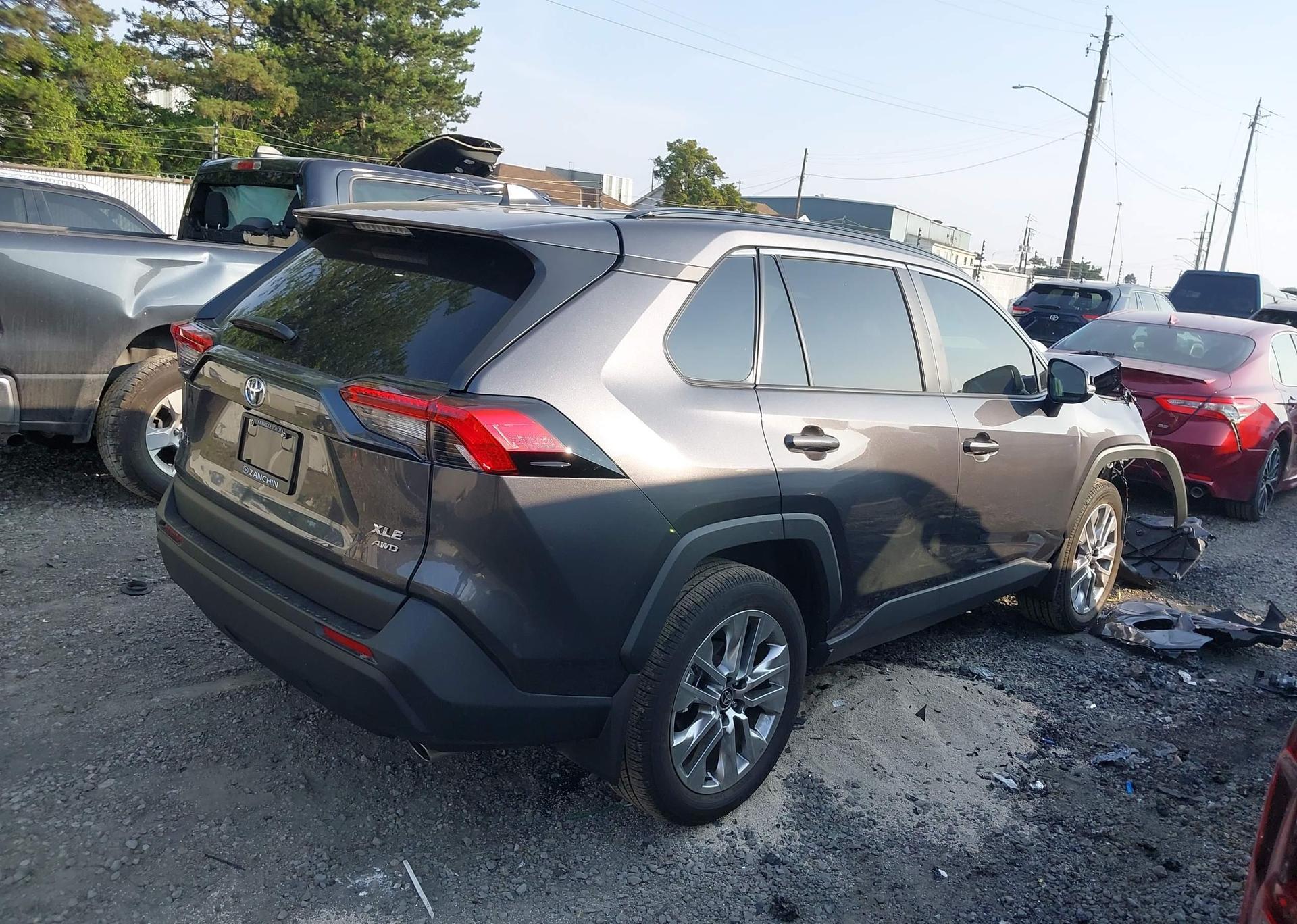 2025 TOYOTA RAV4 XLE