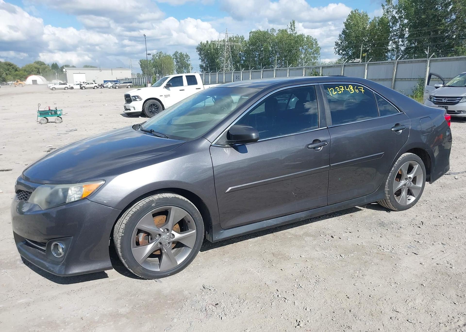 2013 TOYOTA CAMRY SE