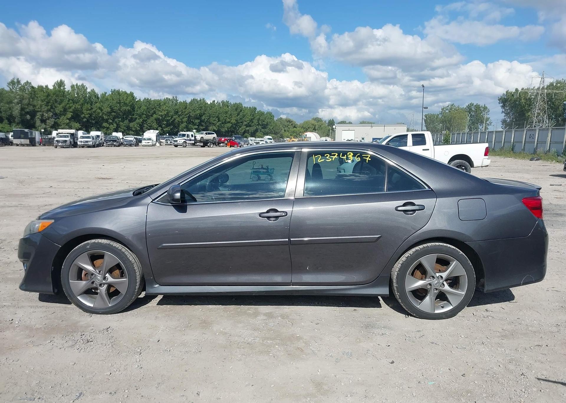 2013 TOYOTA CAMRY SE