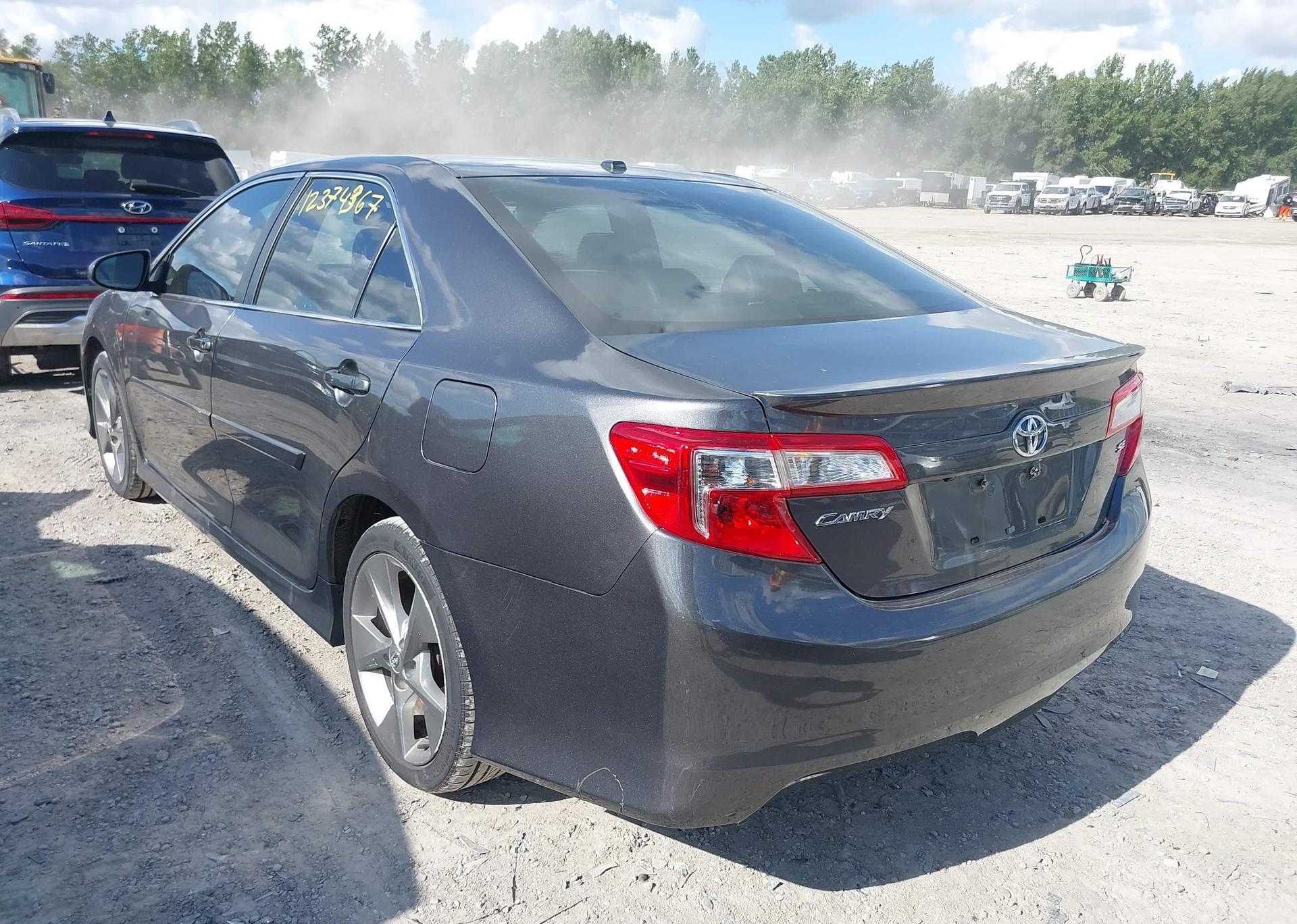 2013 TOYOTA CAMRY SE