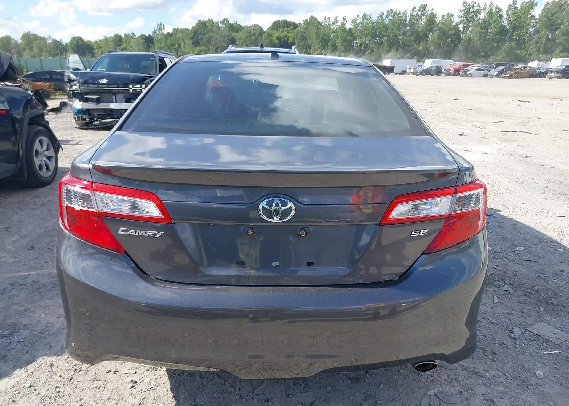 2013 TOYOTA CAMRY SE