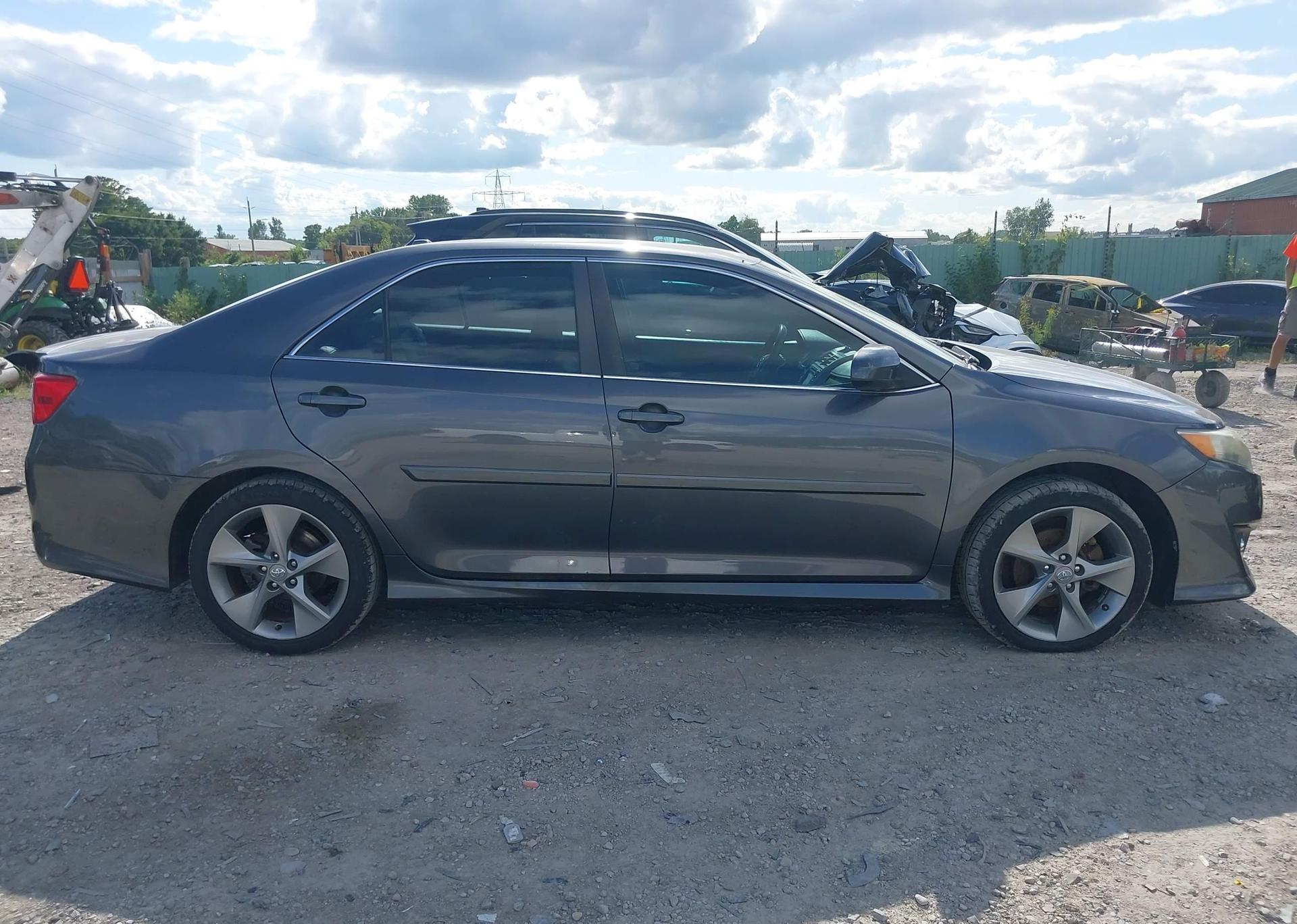2013 TOYOTA CAMRY SE