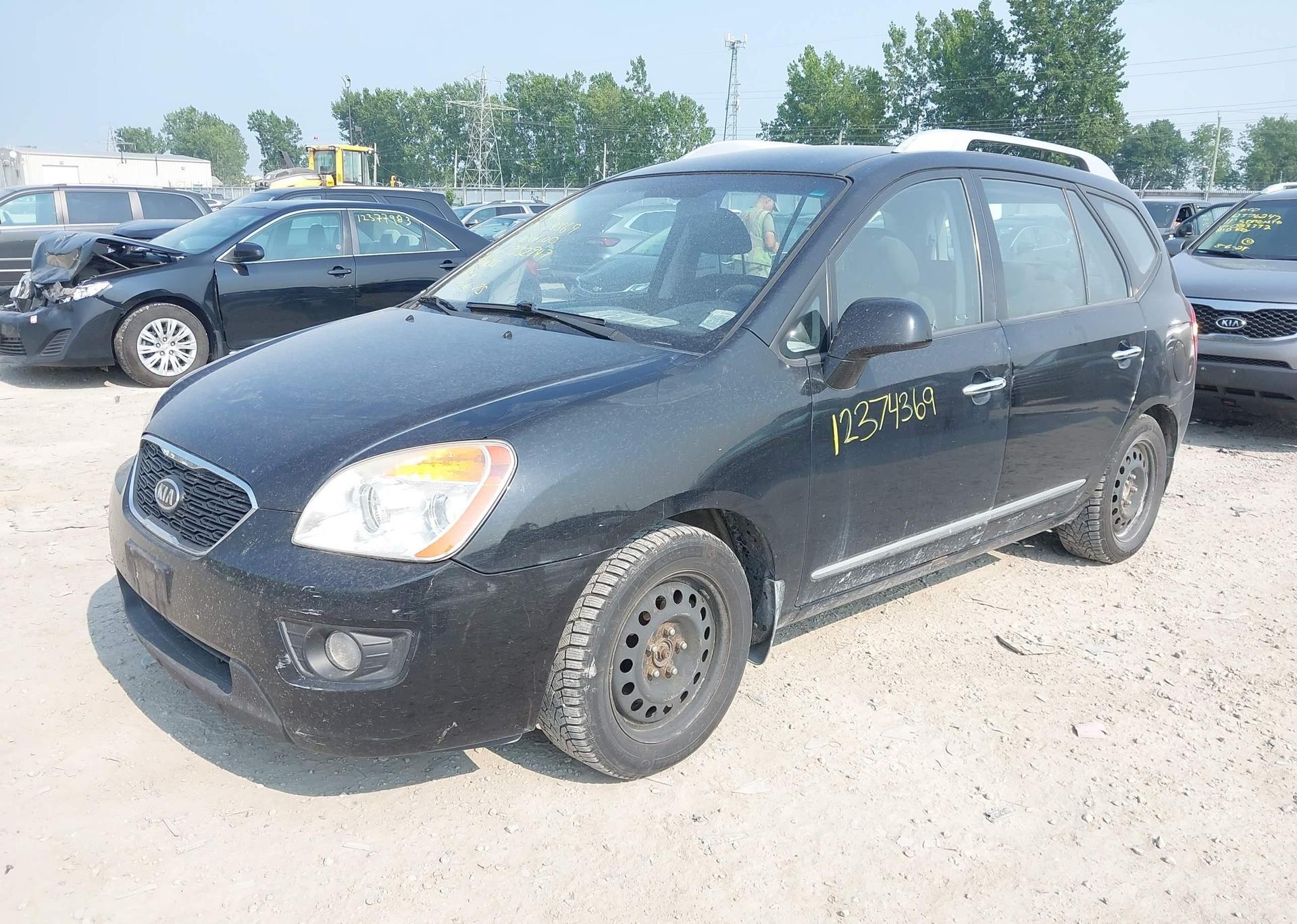 2011 KIA RONDO