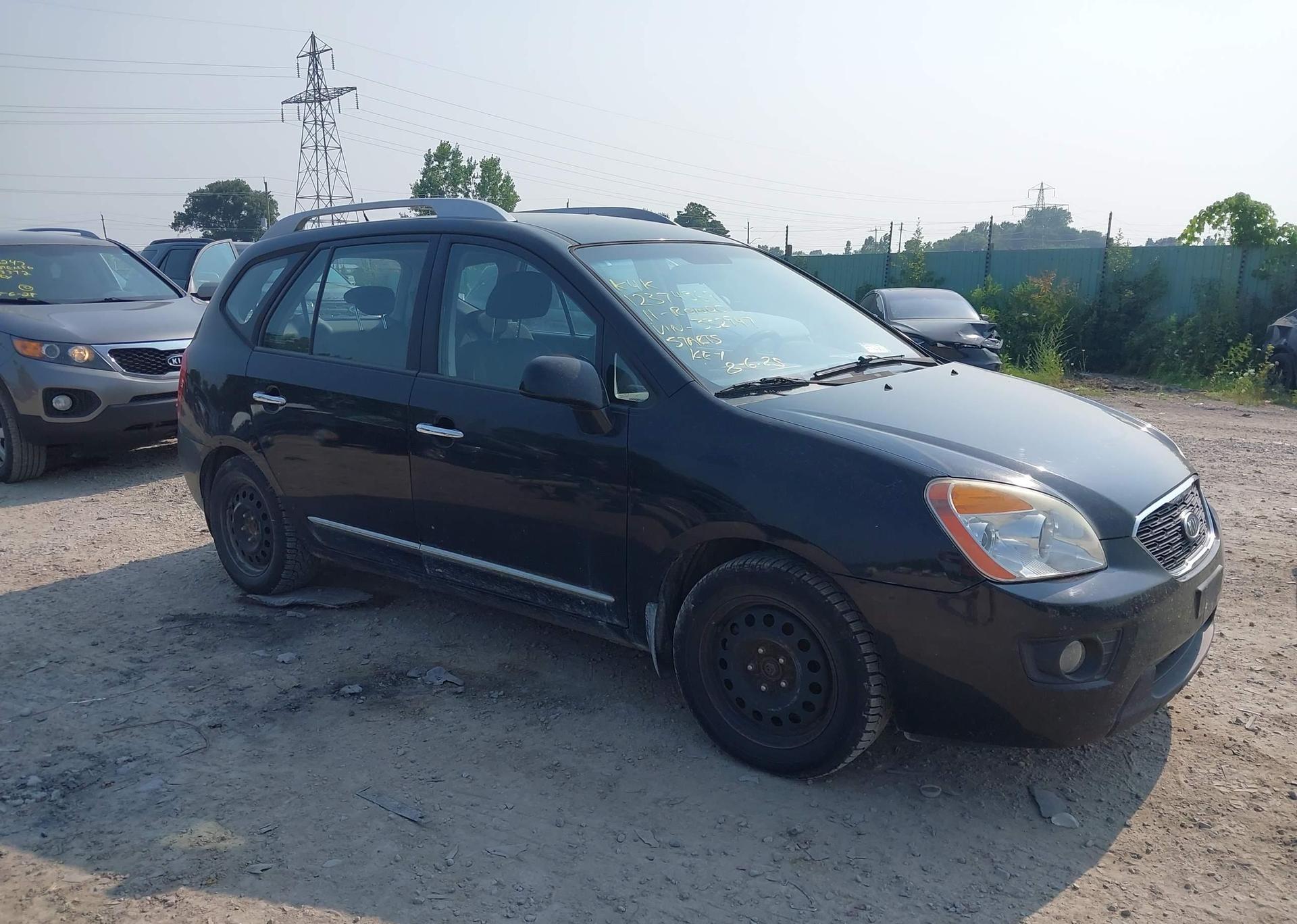 2011 KIA RONDO