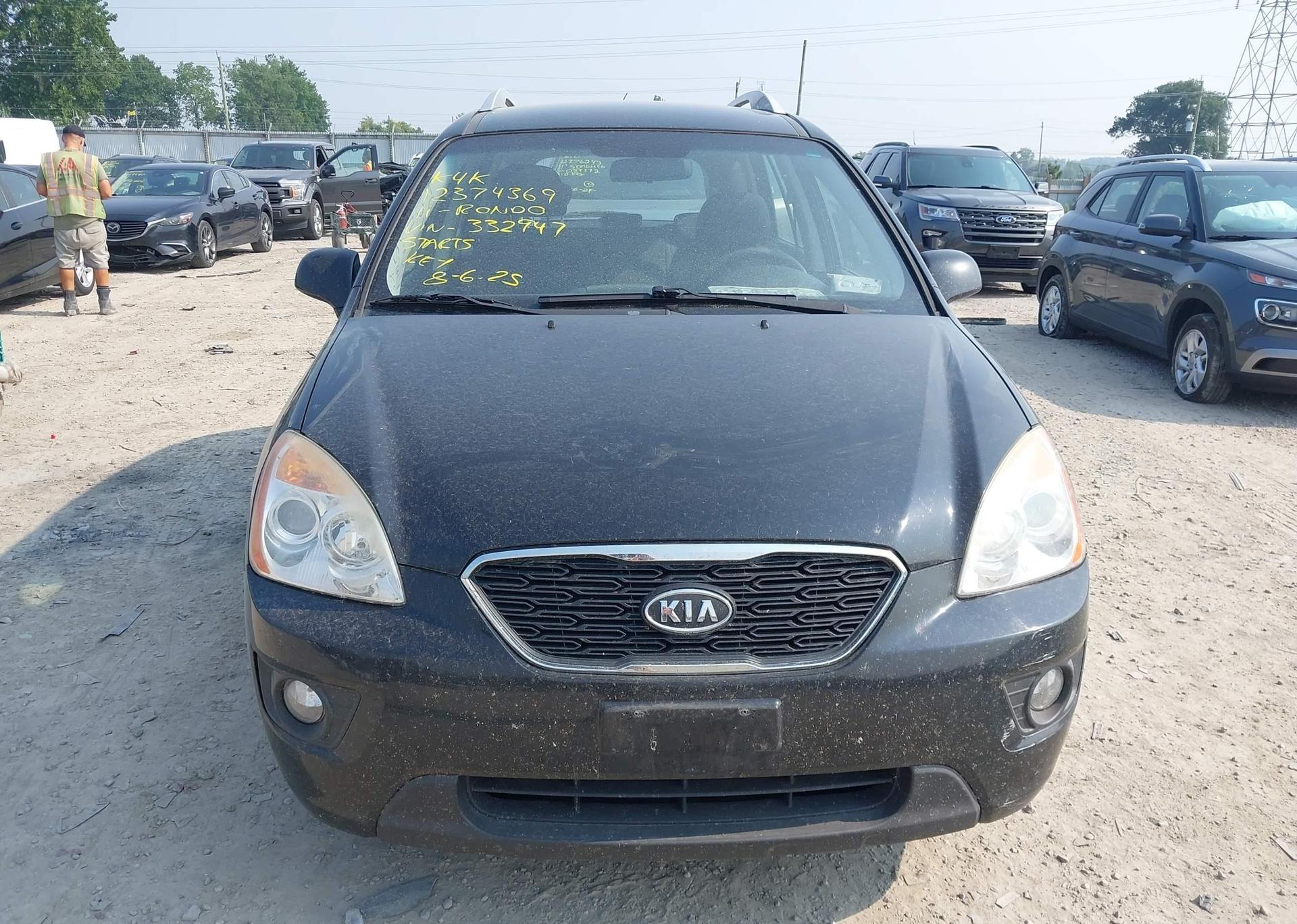 2011 KIA RONDO