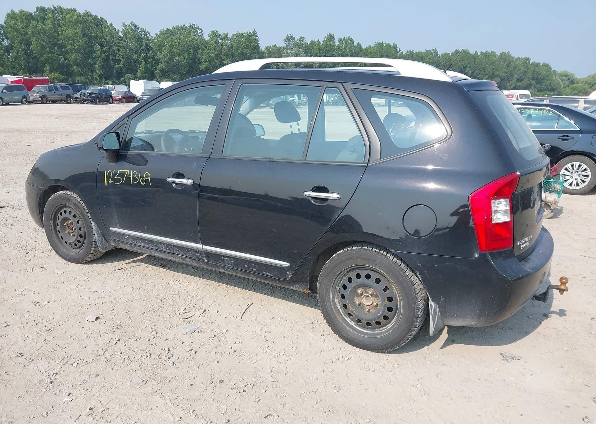 2011 KIA RONDO
